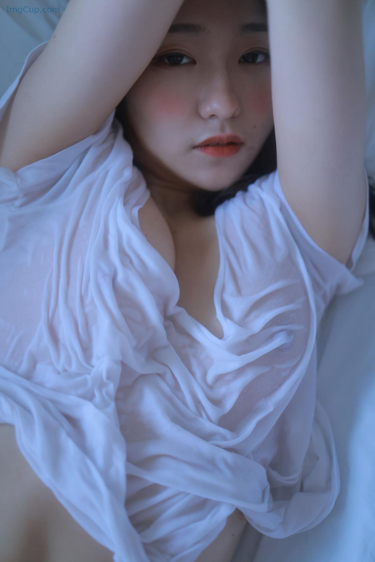 1727164429_545_Sehee-세희-Photobook-‘A-Bad-Sprayer-Set02.jpg 1727164429 545 Sehee 세희 Photobook ‘A Bad Sprayer Set02