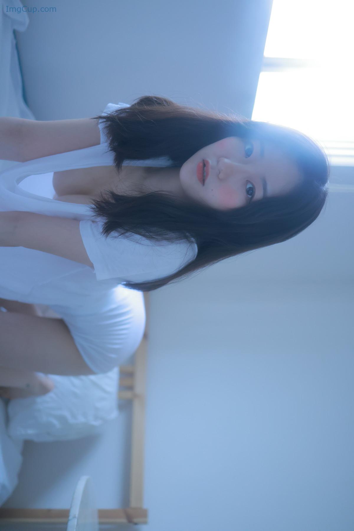 1727164435_829_Sehee-세희-Photobook-‘A-Bad-Sprayer-Set02.jpg 1727164435 829 Sehee 세희 Photobook ‘A Bad Sprayer Set02