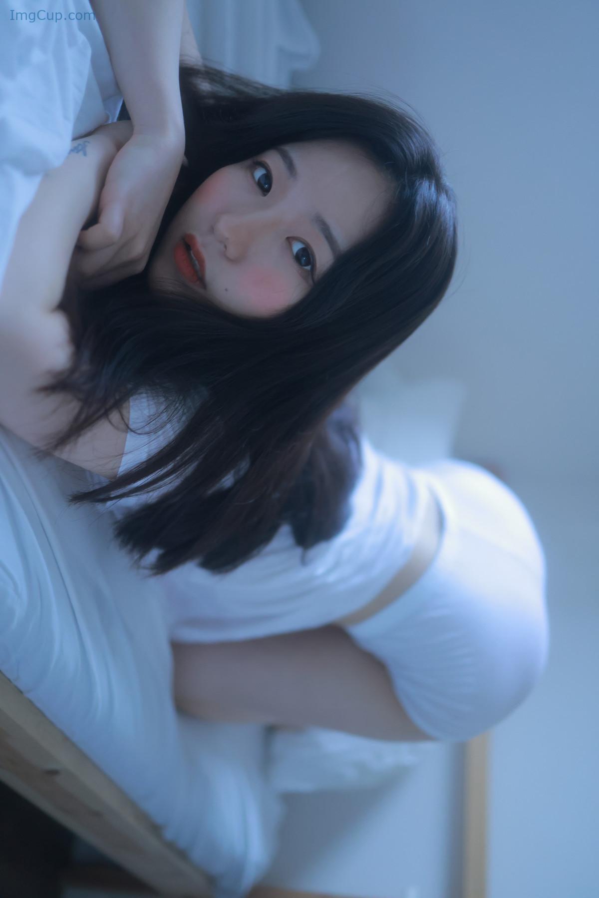 1727164436_449_Sehee-세희-Photobook-‘A-Bad-Sprayer-Set02.jpg 1727164436 449 Sehee 세희 Photobook ‘A Bad Sprayer Set02