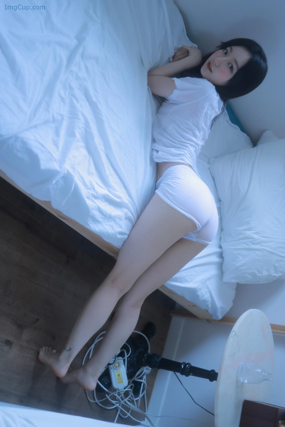 1727164437_703_Sehee-세희-Photobook-‘A-Bad-Sprayer-Set02.jpg 1727164437 703 Sehee 세희 Photobook ‘A Bad Sprayer Set02