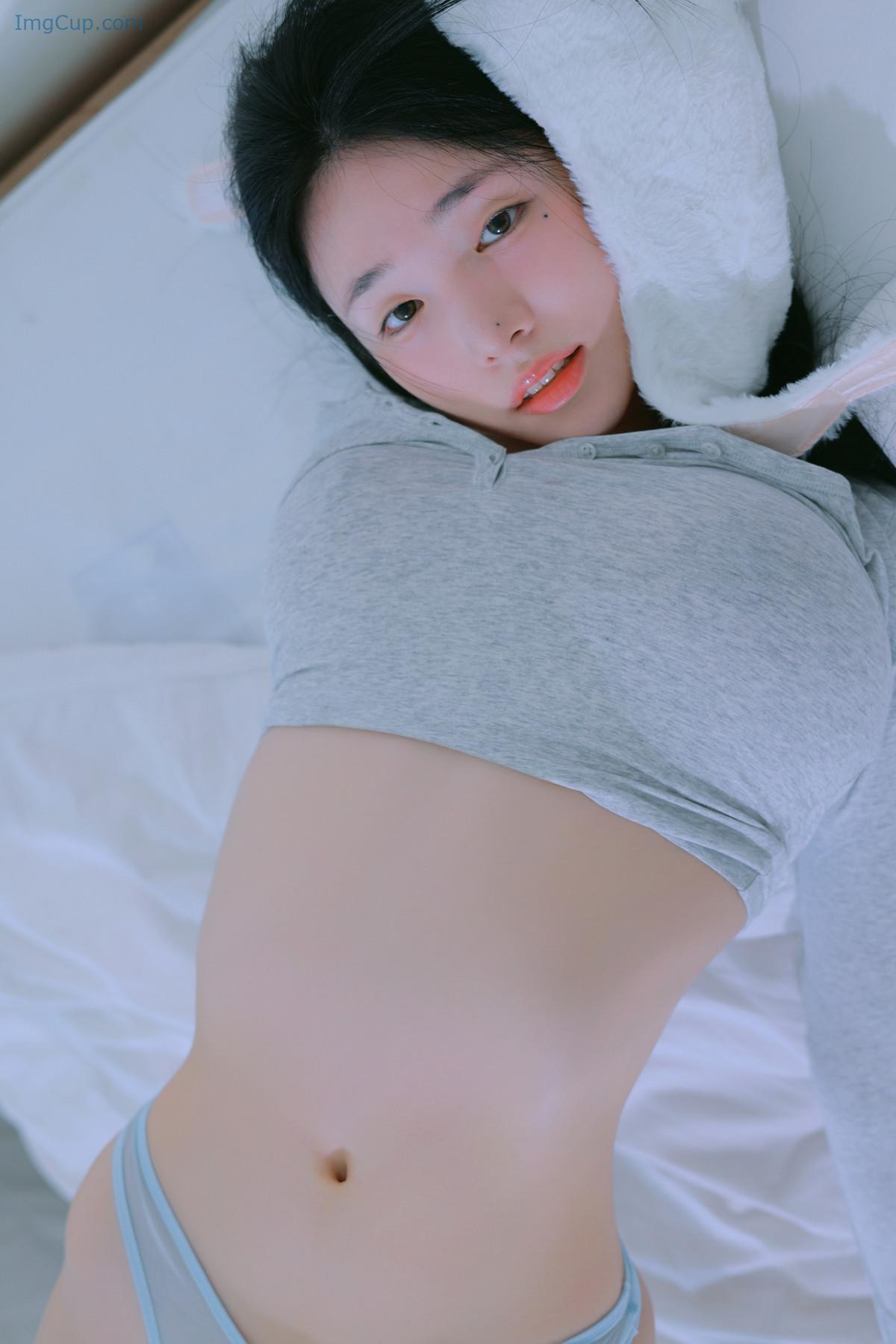 1727178945_794_Yeon-Woo-연우-Photobook-‘Terrace-Set03.jpg 1727178945 794 Yeon Woo 연우 Photobook ‘Terrace Set03