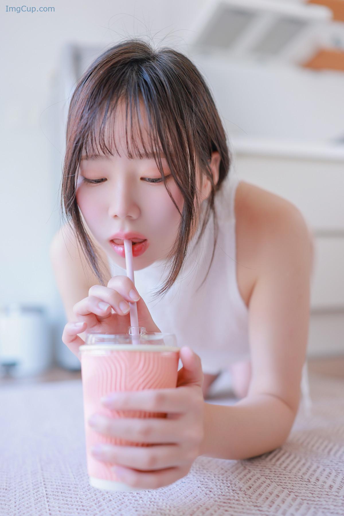 1727251548_465_Myua-뮤아-SWEETBOX-Photobook-‘MYUA-MYUA-Set02.jpg 1727251548 465 Myua 뮤아 SWEETBOX Photobook ‘MYUA MYUA Set02