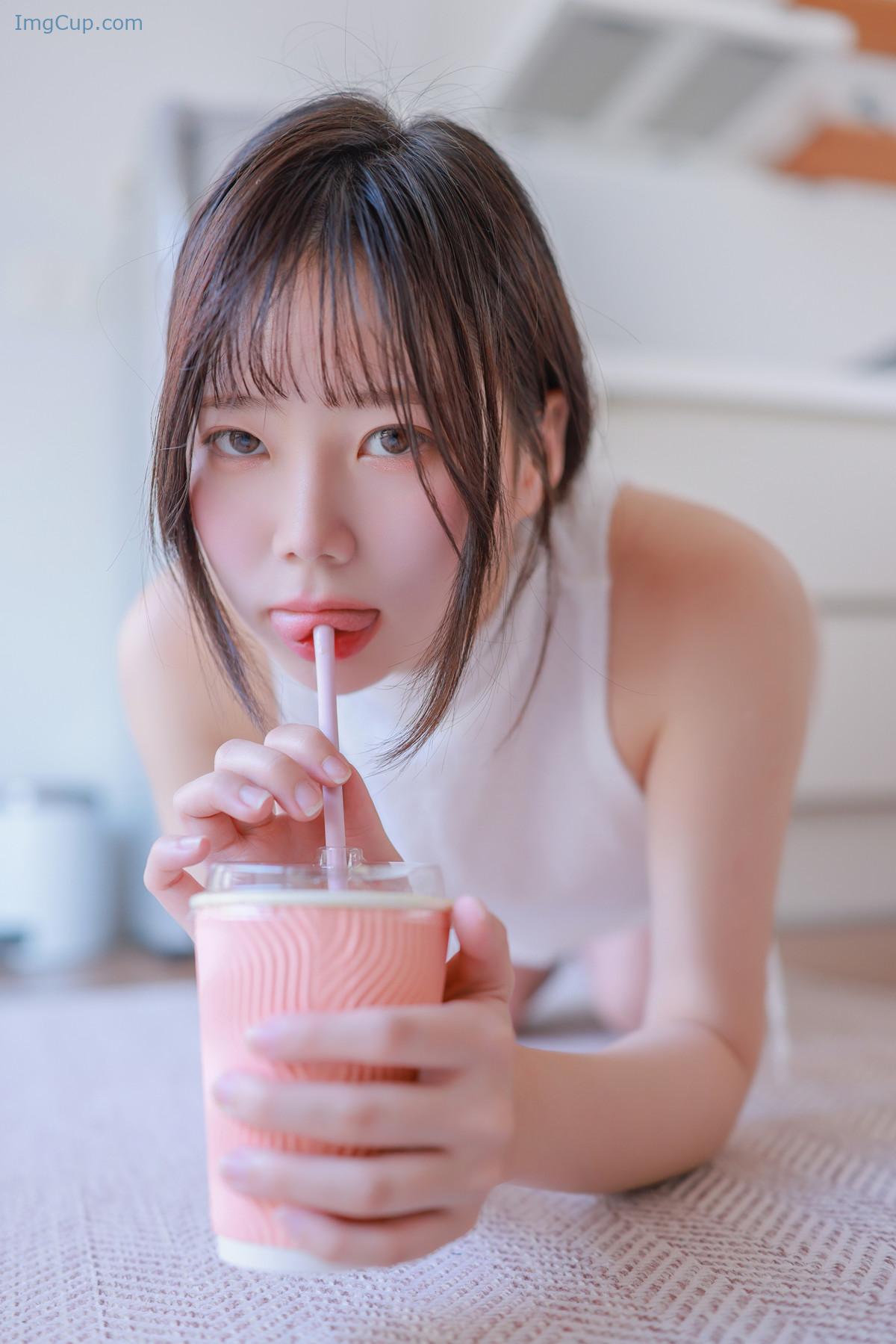 1727251548_662_Myua-뮤아-SWEETBOX-Photobook-‘MYUA-MYUA-Set02.jpg 1727251548 662 Myua 뮤아 SWEETBOX Photobook ‘MYUA MYUA Set02