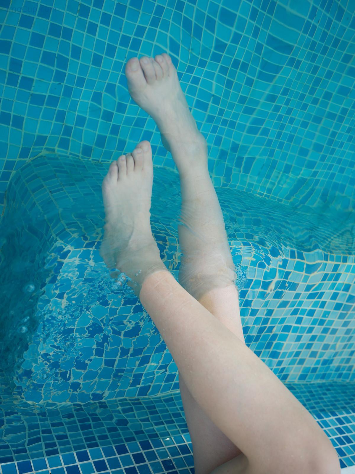 1729240494_565_Cosplay-麻花麻花酱-粉白竞泳.jpg 1729240494 565 Cosplay 麻花麻花酱 粉白竞泳