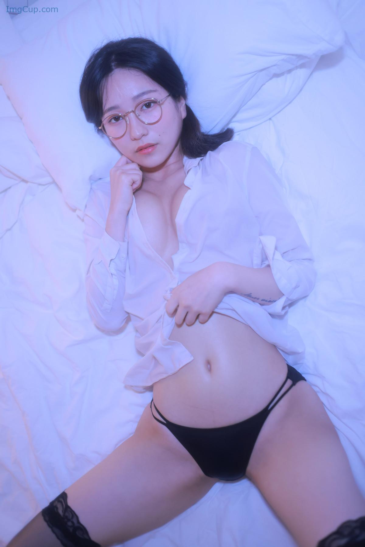 1729852913_893_Sehee-세희-Photobook-‘-Glasses-Shirt-Set02.jpg 1729852913 893 Sehee 세희 Photobook ‘ Glasses Shirt Set02