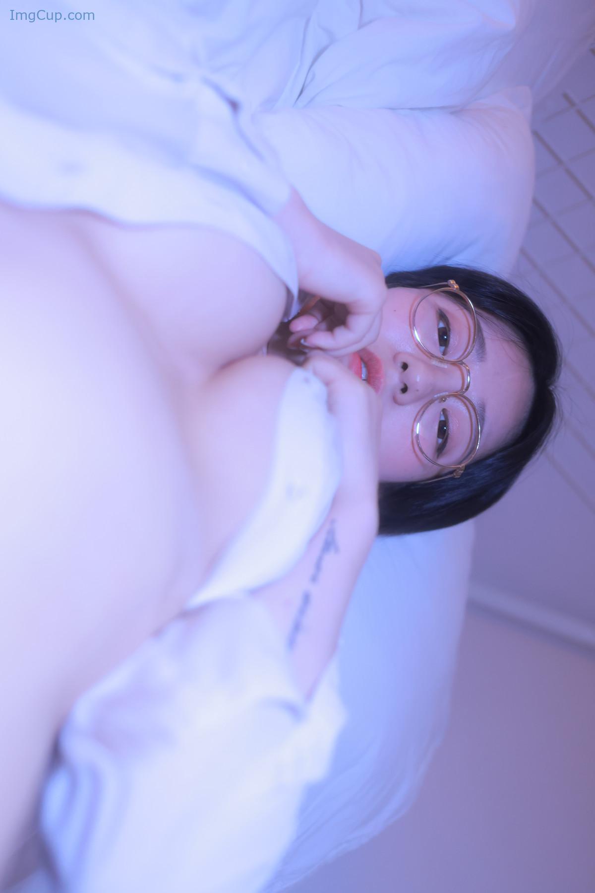 1729852918_394_Sehee-세희-Photobook-‘-Glasses-Shirt-Set02.jpg 1729852918 394 Sehee 세희 Photobook ‘ Glasses Shirt Set02