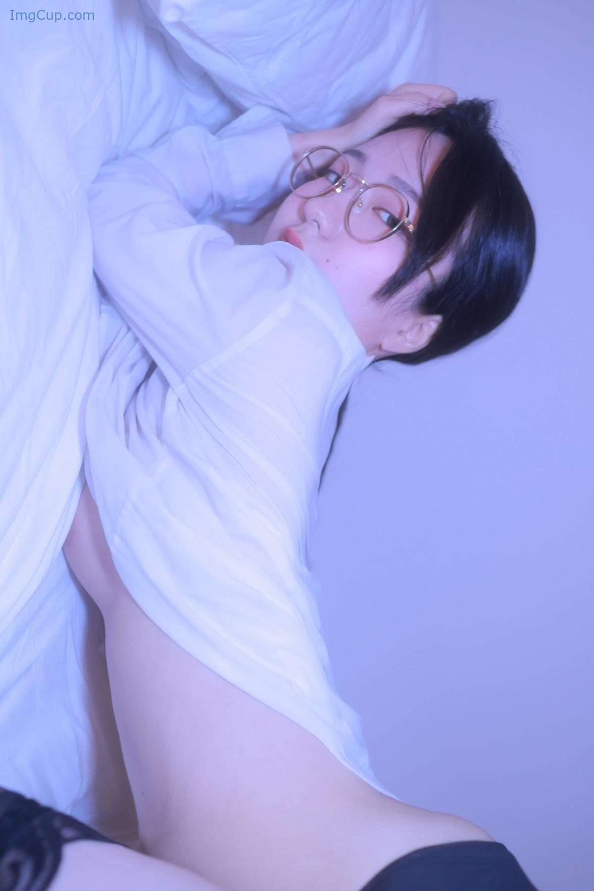 1729852923_642_Sehee-세희-Photobook-‘-Glasses-Shirt-Set02.jpg 1729852923 642 Sehee 세희 Photobook ‘ Glasses Shirt Set02