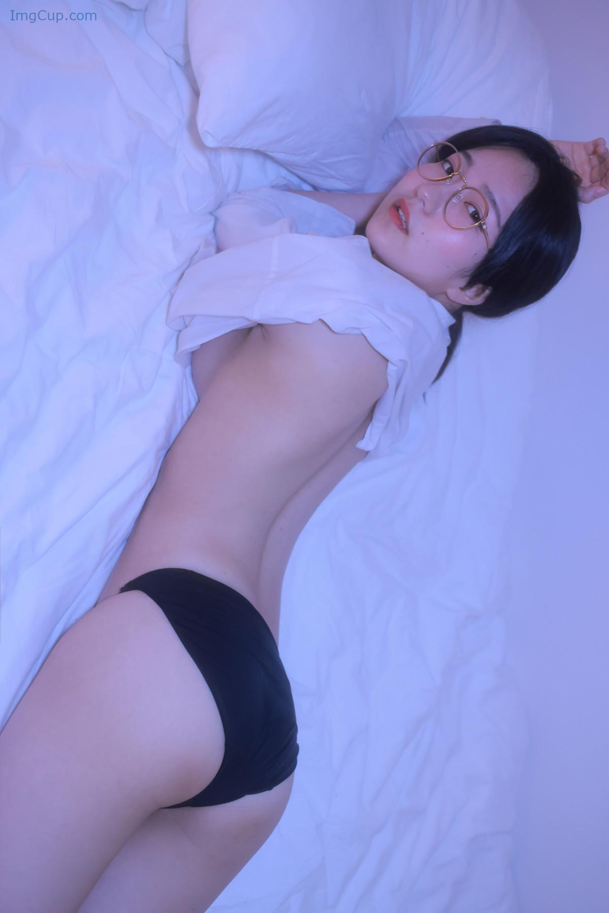 1729852927_214_Sehee-세희-Photobook-‘-Glasses-Shirt-Set02.jpg 1729852927 214 Sehee 세희 Photobook ‘ Glasses Shirt Set02