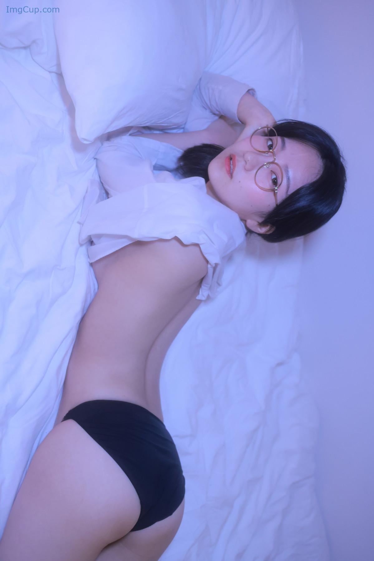 1729852928_257_Sehee-세희-Photobook-‘-Glasses-Shirt-Set02.jpg 1729852928 257 Sehee 세희 Photobook ‘ Glasses Shirt Set02