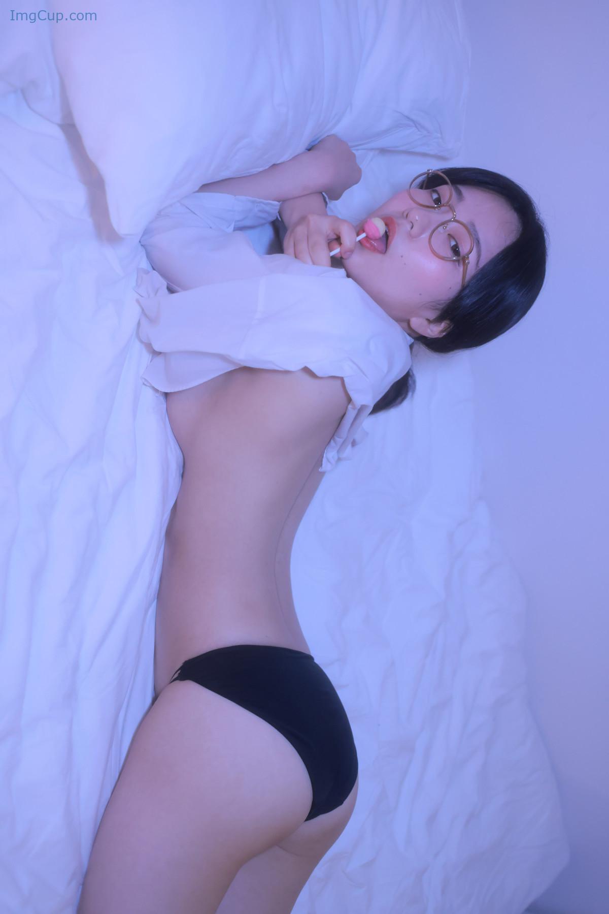 1729852930_601_Sehee-세희-Photobook-‘-Glasses-Shirt-Set02.jpg 1729852930 601 Sehee 세희 Photobook ‘ Glasses Shirt Set02