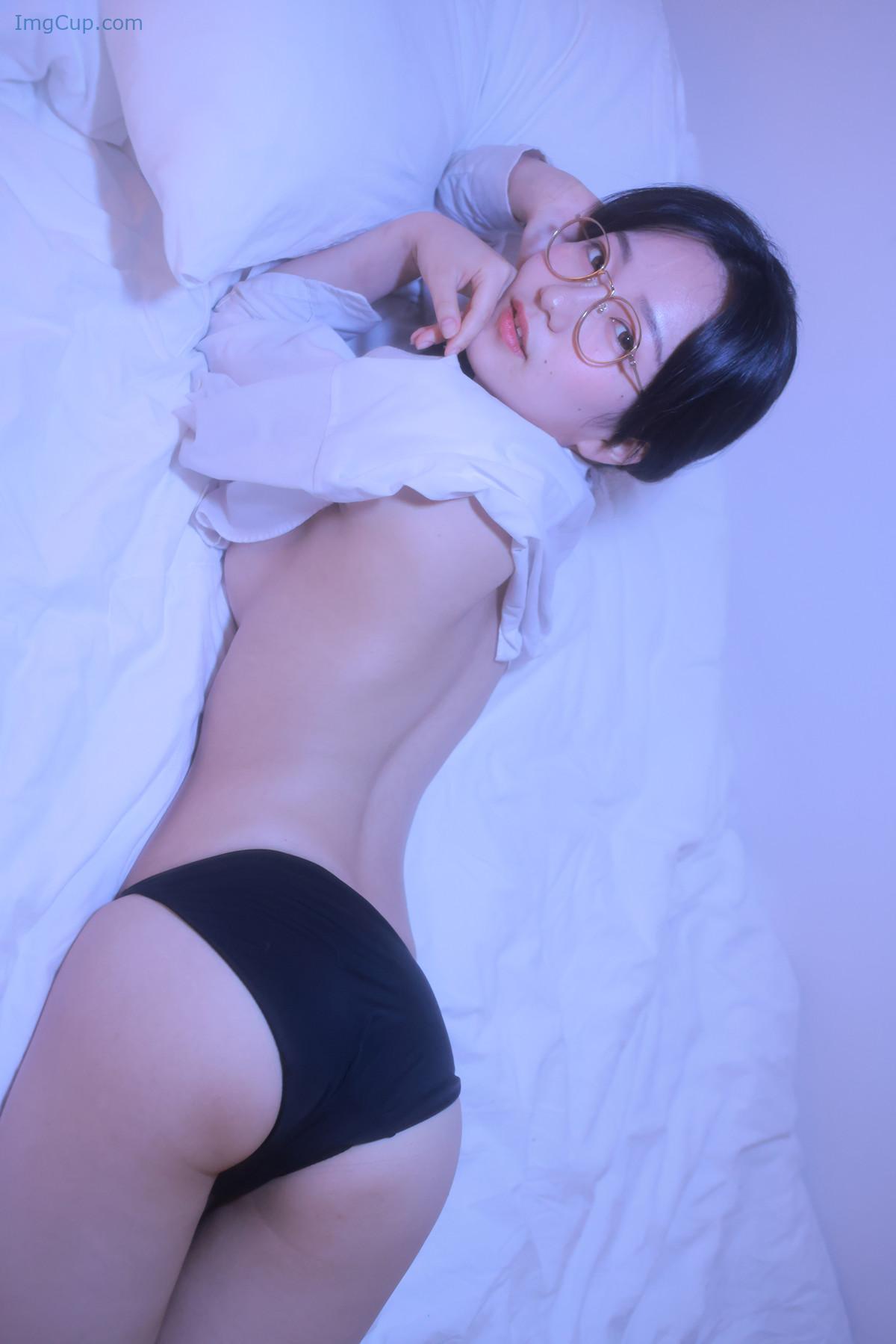 1729852930_706_Sehee-세희-Photobook-‘-Glasses-Shirt-Set02.jpg 1729852930 706 Sehee 세희 Photobook ‘ Glasses Shirt Set02