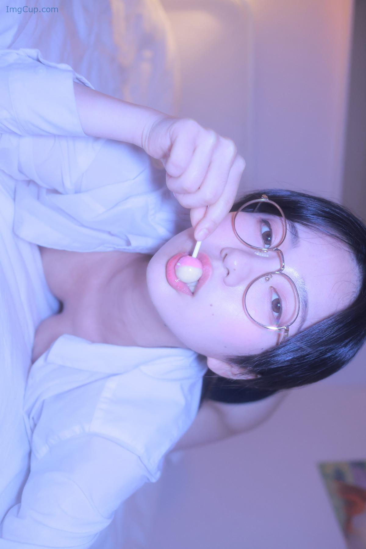 1729852932_495_Sehee-세희-Photobook-‘-Glasses-Shirt-Set02.jpg 1729852932 495 Sehee 세희 Photobook ‘ Glasses Shirt Set02