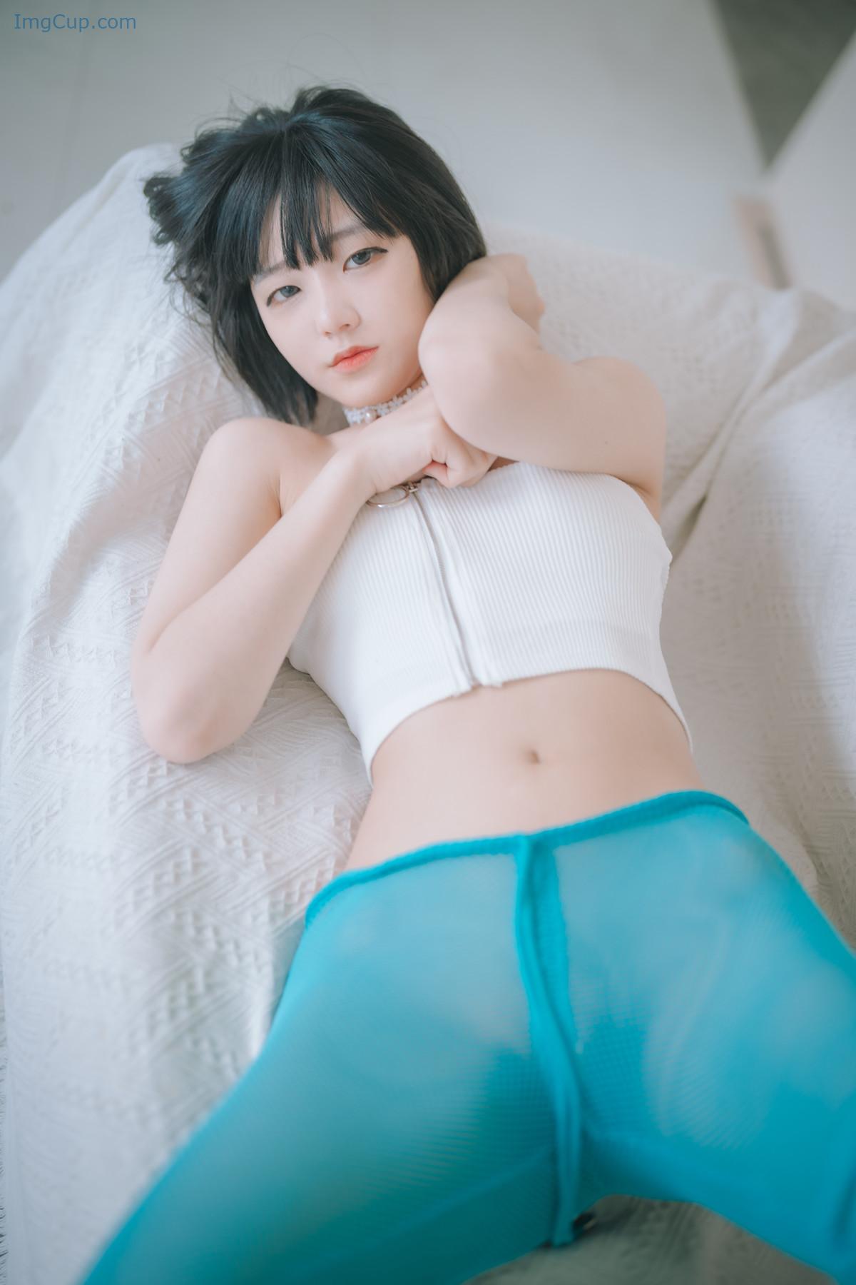 1729933012_728_Jeong-Jenny-정제니-DJAWA-‘A-Drowsy-Day-Set02.jpg 1729933012 728 Jeong Jenny 정제니 DJAWA ‘A Drowsy Day Set02