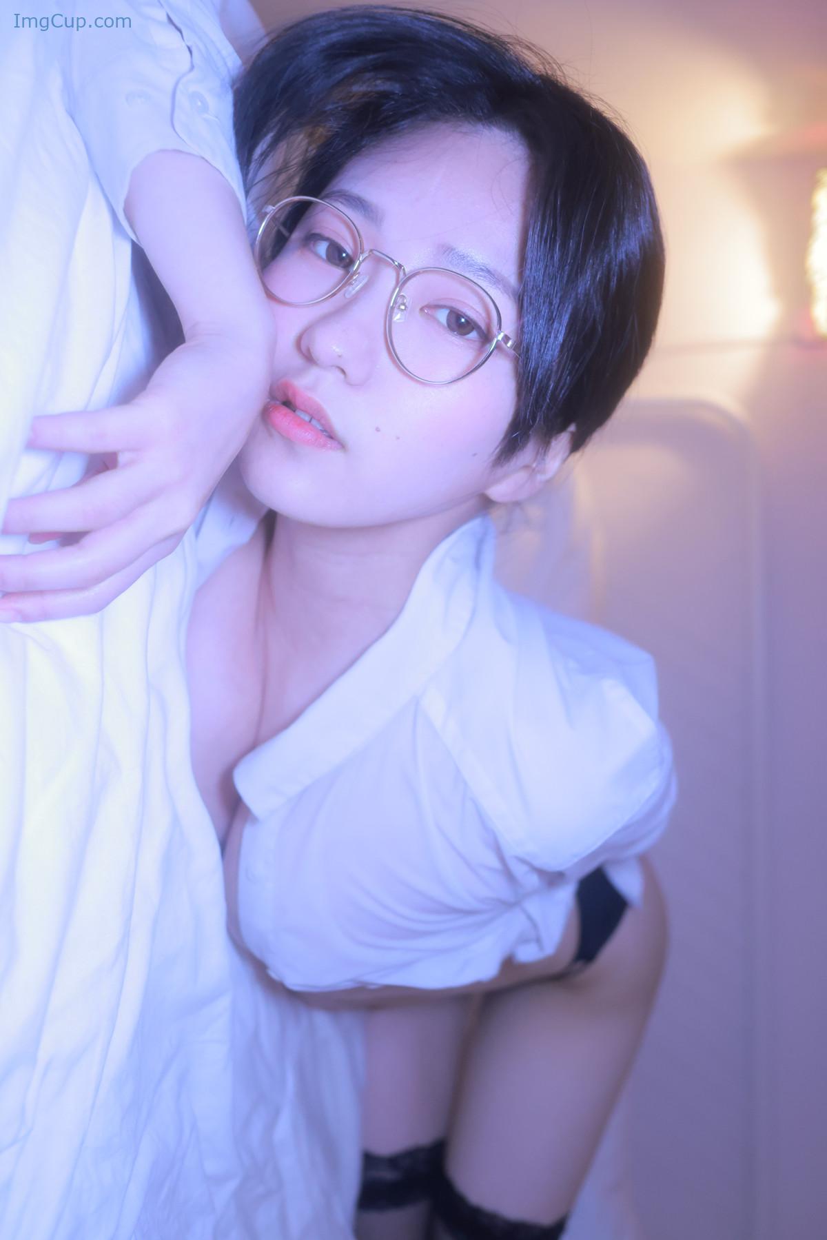 1729940263_1_Sehee-세희-Photobook-‘-Glasses-Shirt-Set03.jpg 1729940263 1 Sehee 세희 Photobook ‘ Glasses Shirt Set03
