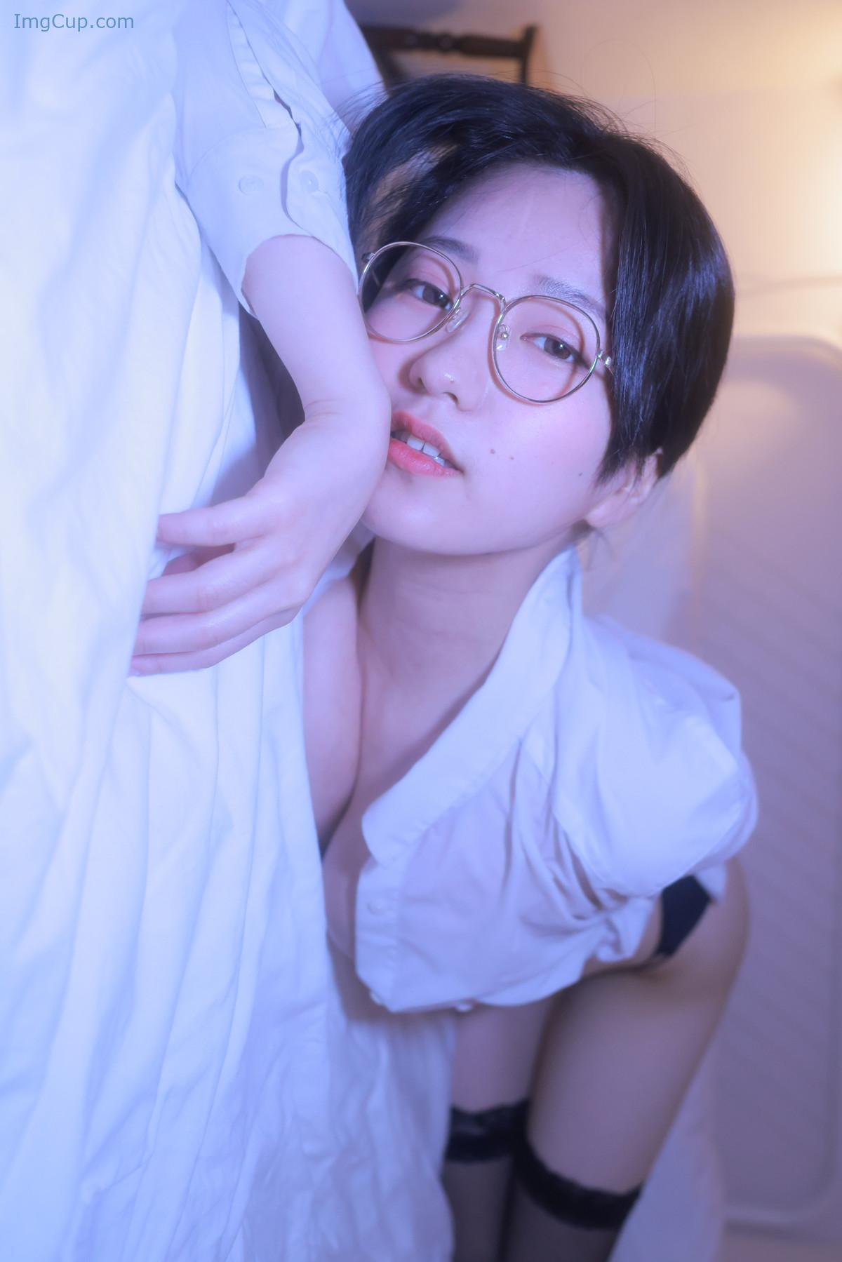 1729940264_293_Sehee-세희-Photobook-‘-Glasses-Shirt-Set03.jpg 1729940264 293 Sehee 세희 Photobook ‘ Glasses Shirt Set03