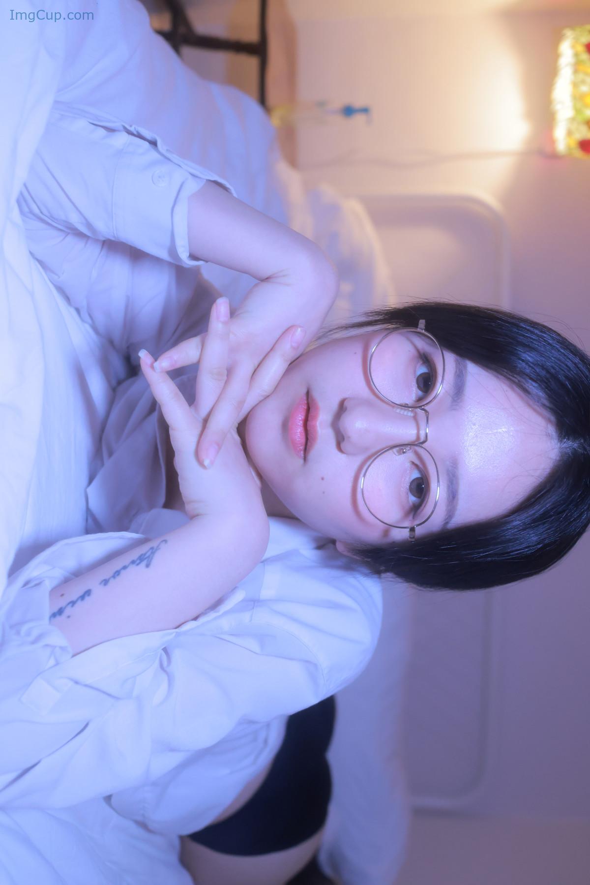 1729940267_151_Sehee-세희-Photobook-‘-Glasses-Shirt-Set03.jpg 1729940267 151 Sehee 세희 Photobook ‘ Glasses Shirt Set03