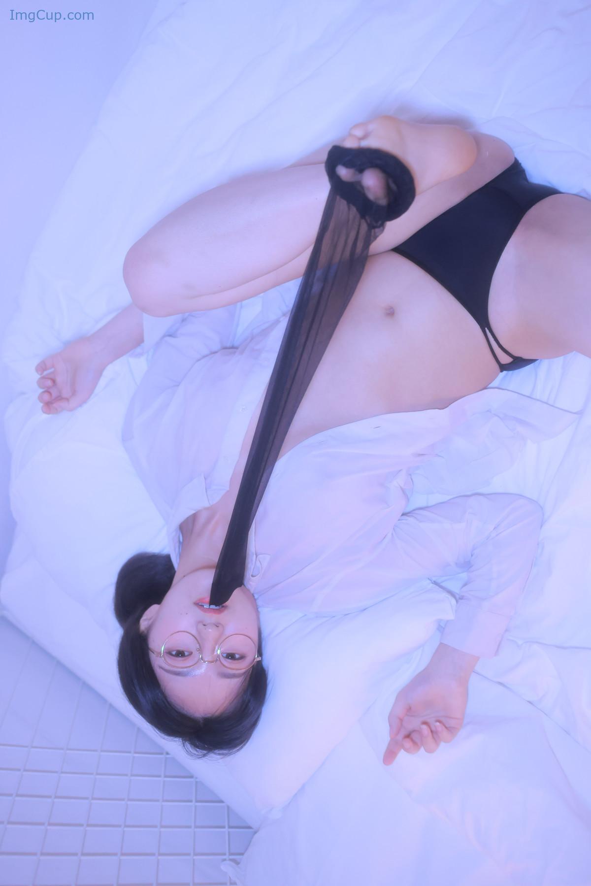 1729940274_906_Sehee-세희-Photobook-‘-Glasses-Shirt-Set03.jpg 1729940274 906 Sehee 세희 Photobook ‘ Glasses Shirt Set03