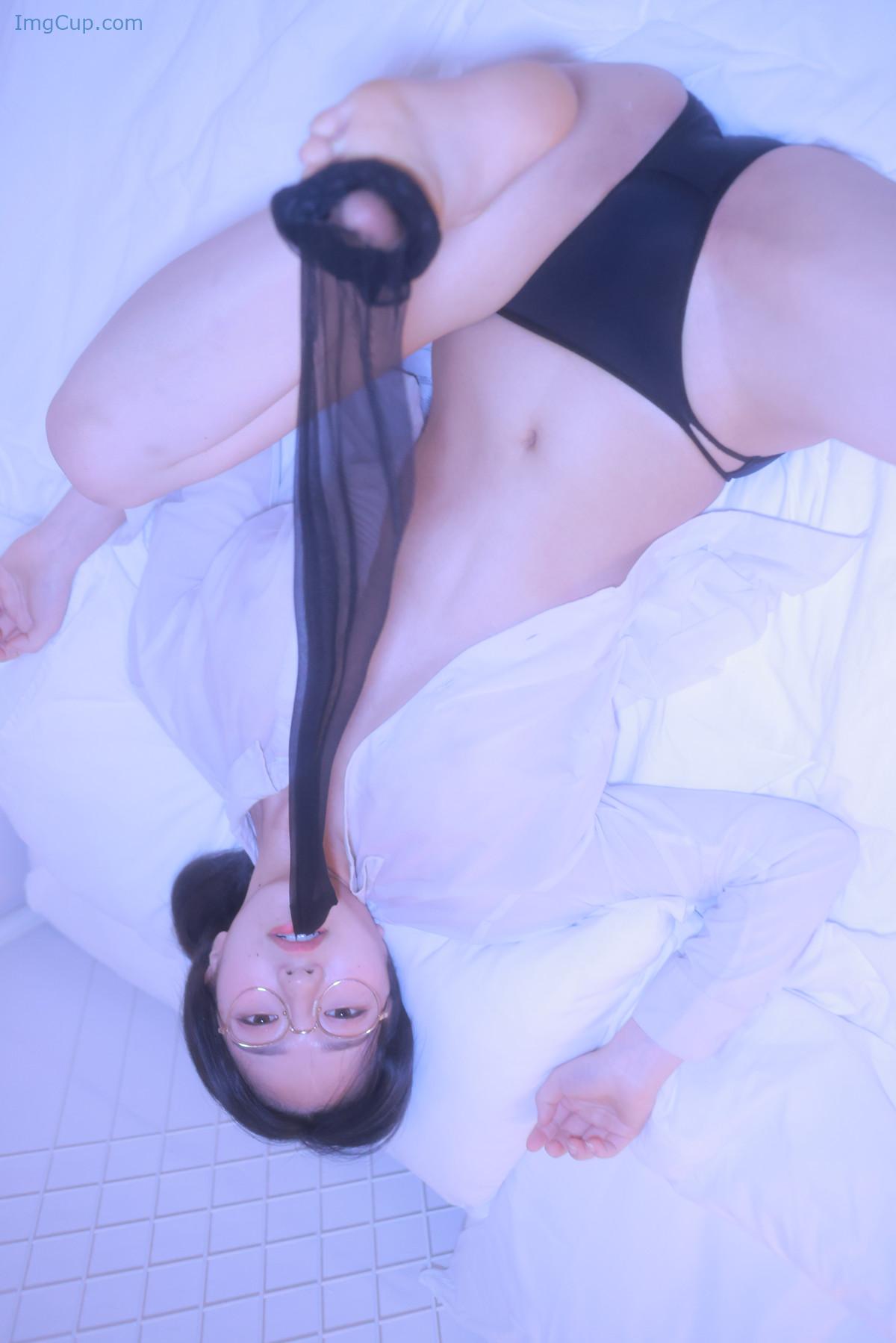 1729940275_23_Sehee-세희-Photobook-‘-Glasses-Shirt-Set03.jpg 1729940275 23 Sehee 세희 Photobook ‘ Glasses Shirt Set03