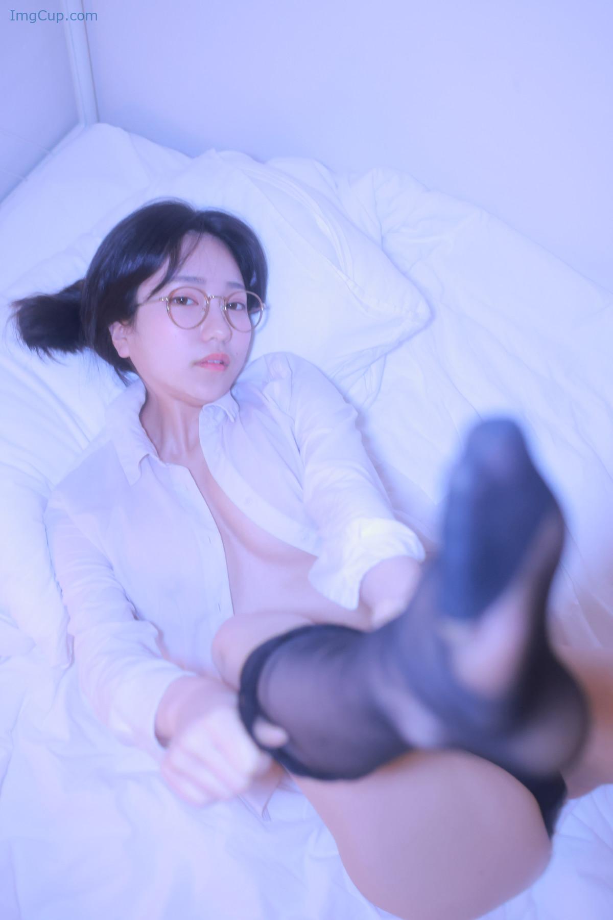1729940276_749_Sehee-세희-Photobook-‘-Glasses-Shirt-Set03.jpg 1729940276 749 Sehee 세희 Photobook ‘ Glasses Shirt Set03