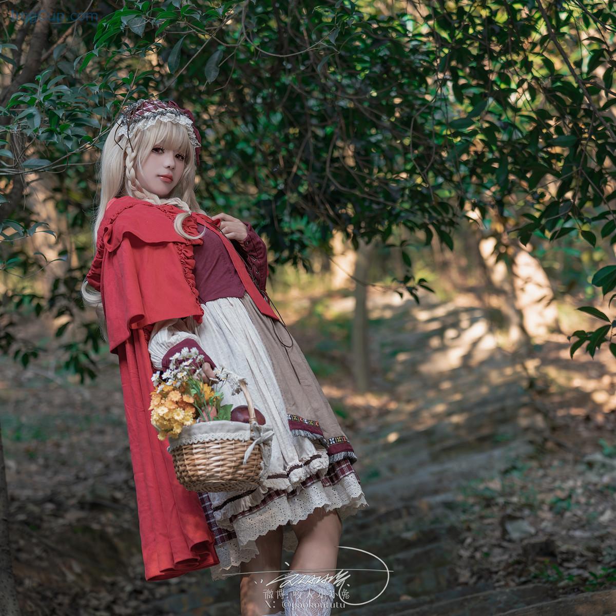 1730087672_401_Cosplay-黏黏团子兔-迷途小红帽.jpg 1730087672 401 Cosplay 黏黏团子兔 迷途小红帽