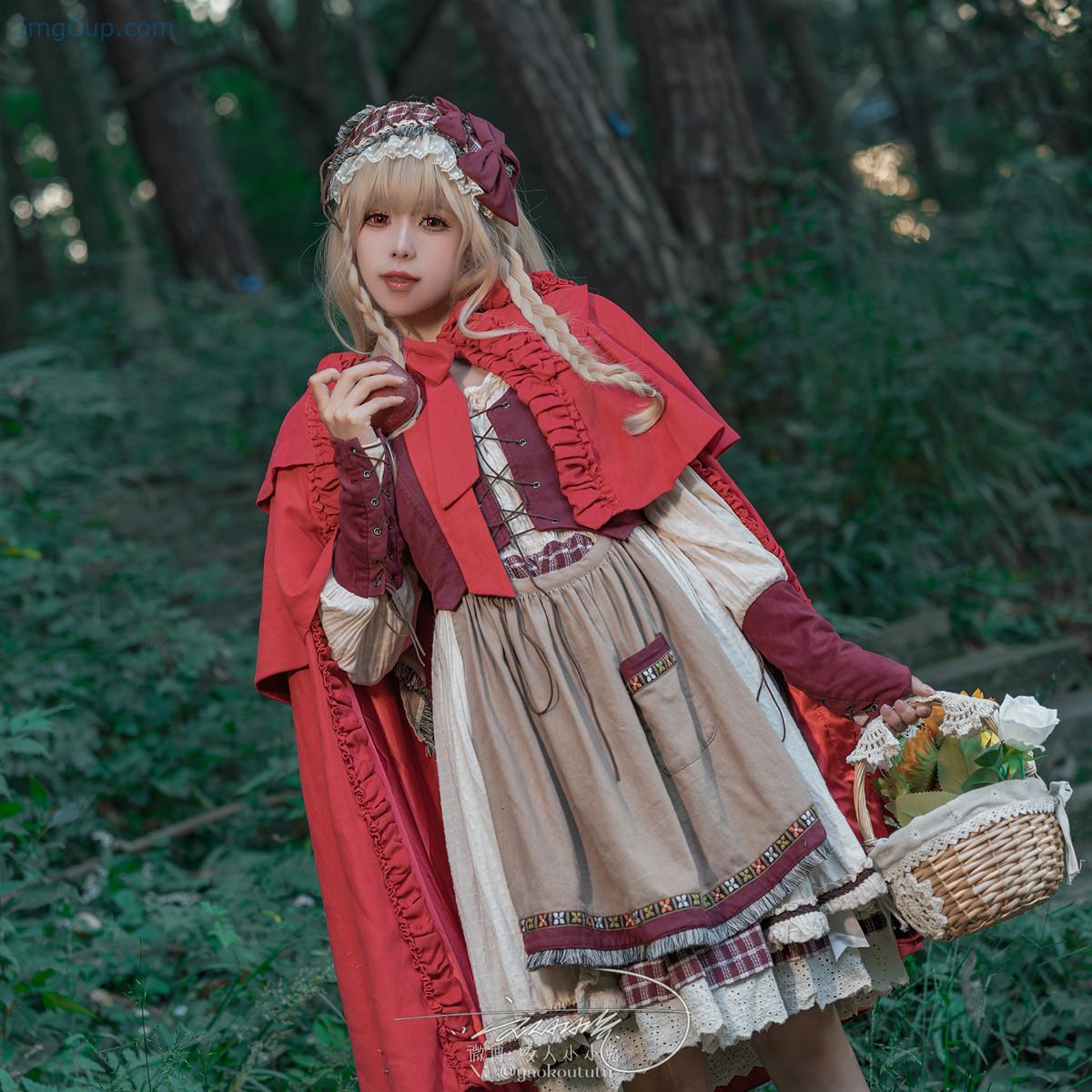 1730087683_111_Cosplay-黏黏团子兔-迷途小红帽.jpg 1730087683 111 Cosplay 黏黏团子兔 迷途小红帽