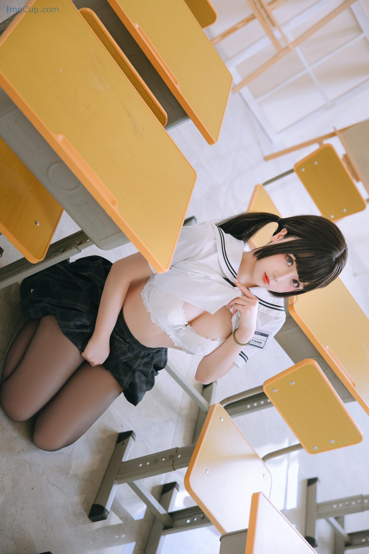 COS01Z042_1.jpg COS01Z042 1