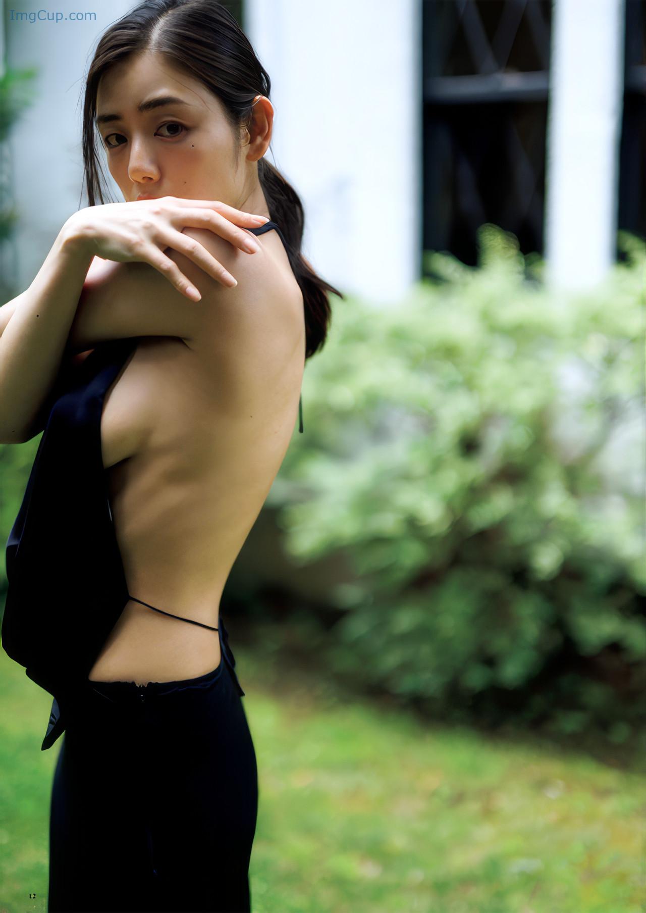 SECRETMOE1_12.jpg SECRETMOE1 12