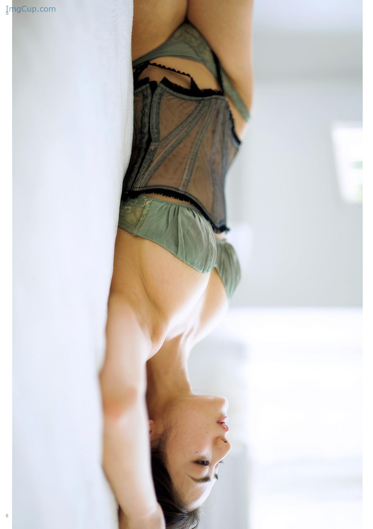 SECRETMOE1_19.jpg SECRETMOE1 19