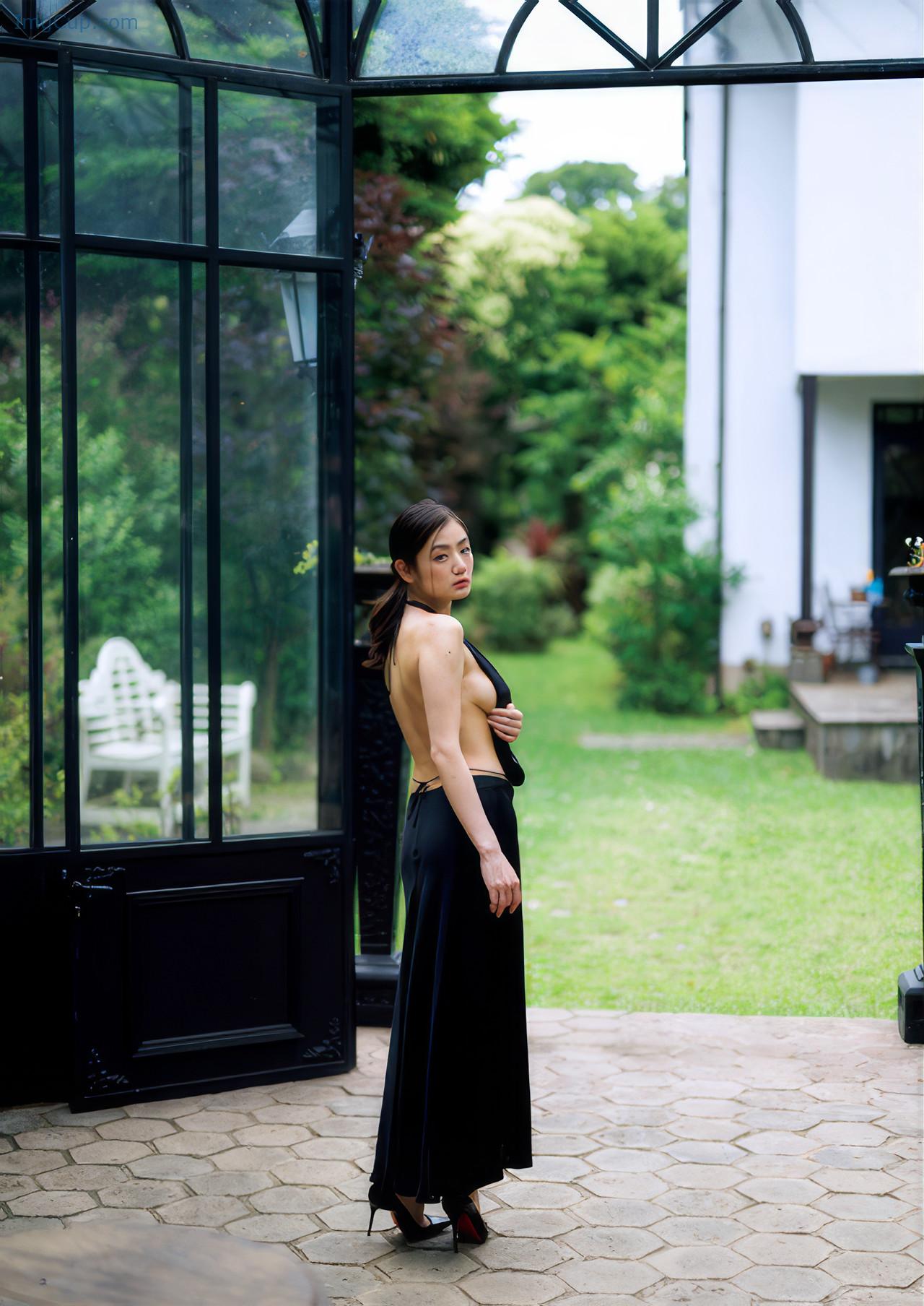 SECRETMOE1_2.jpg SECRETMOE1 2