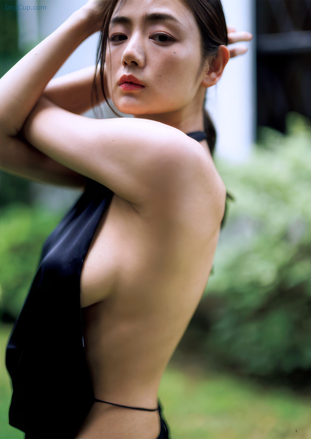 SECRETMOE1_3.jpg SECRETMOE1 3