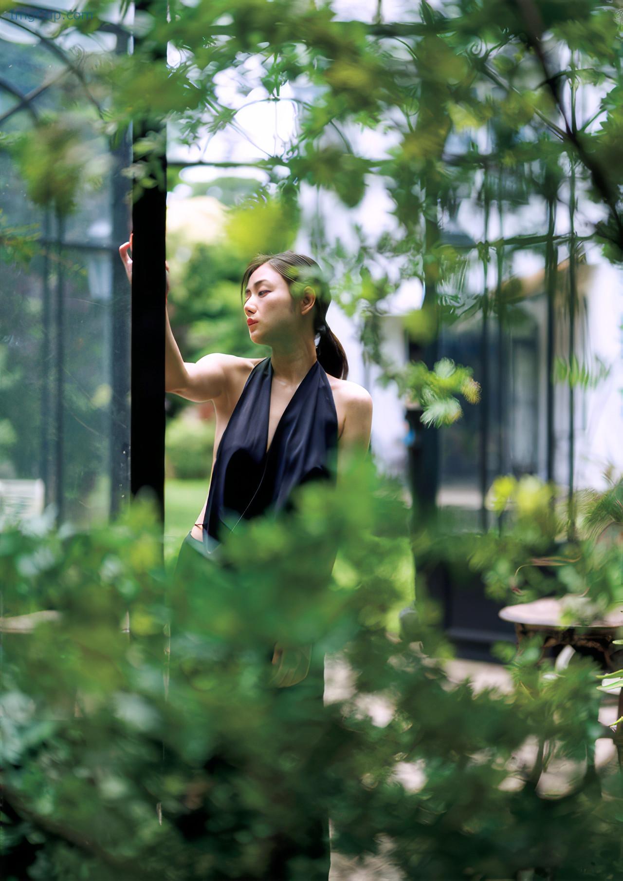 SECRETMOE1_5.jpg SECRETMOE1 5