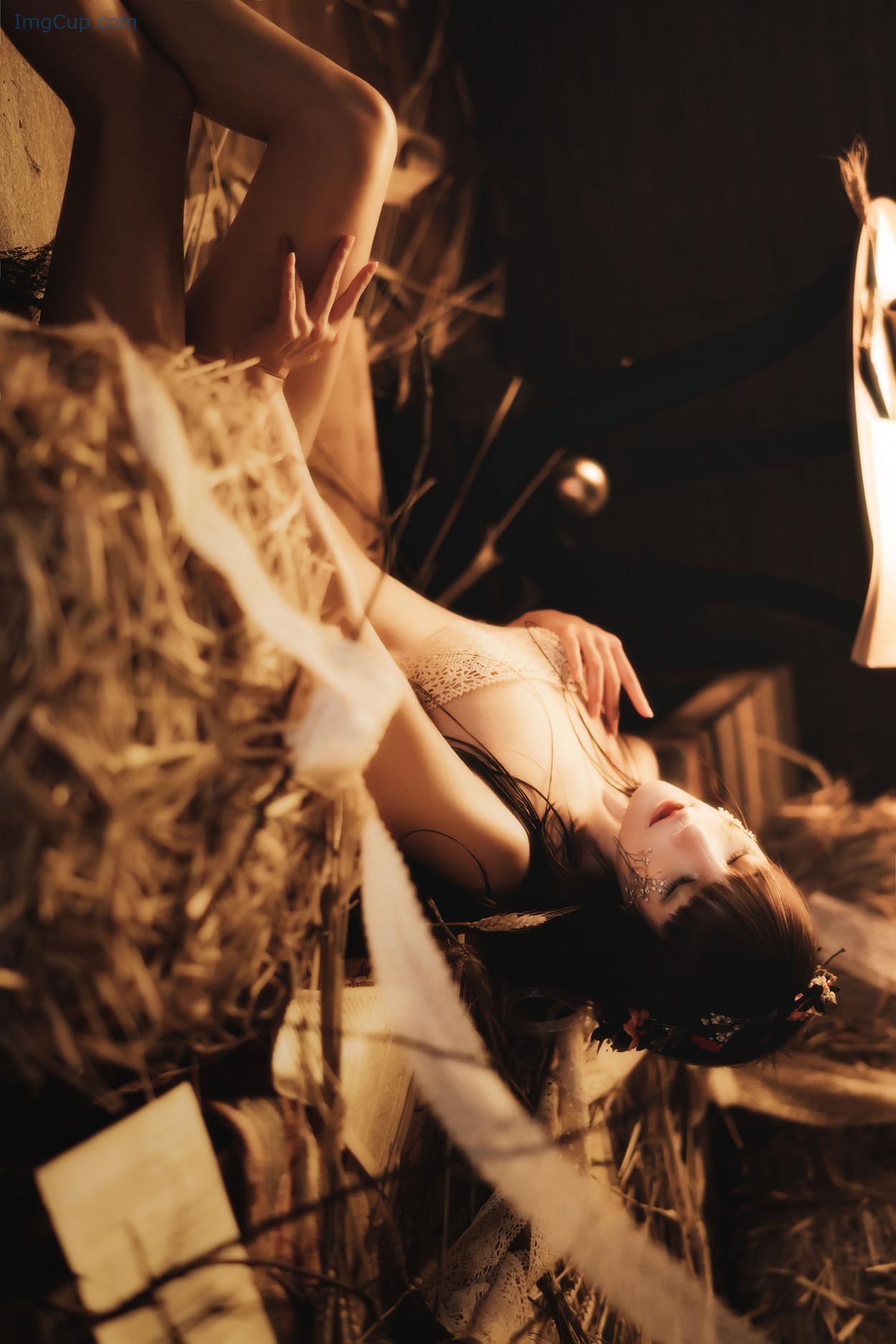 COS02B001_1.jpg COS02B001 1