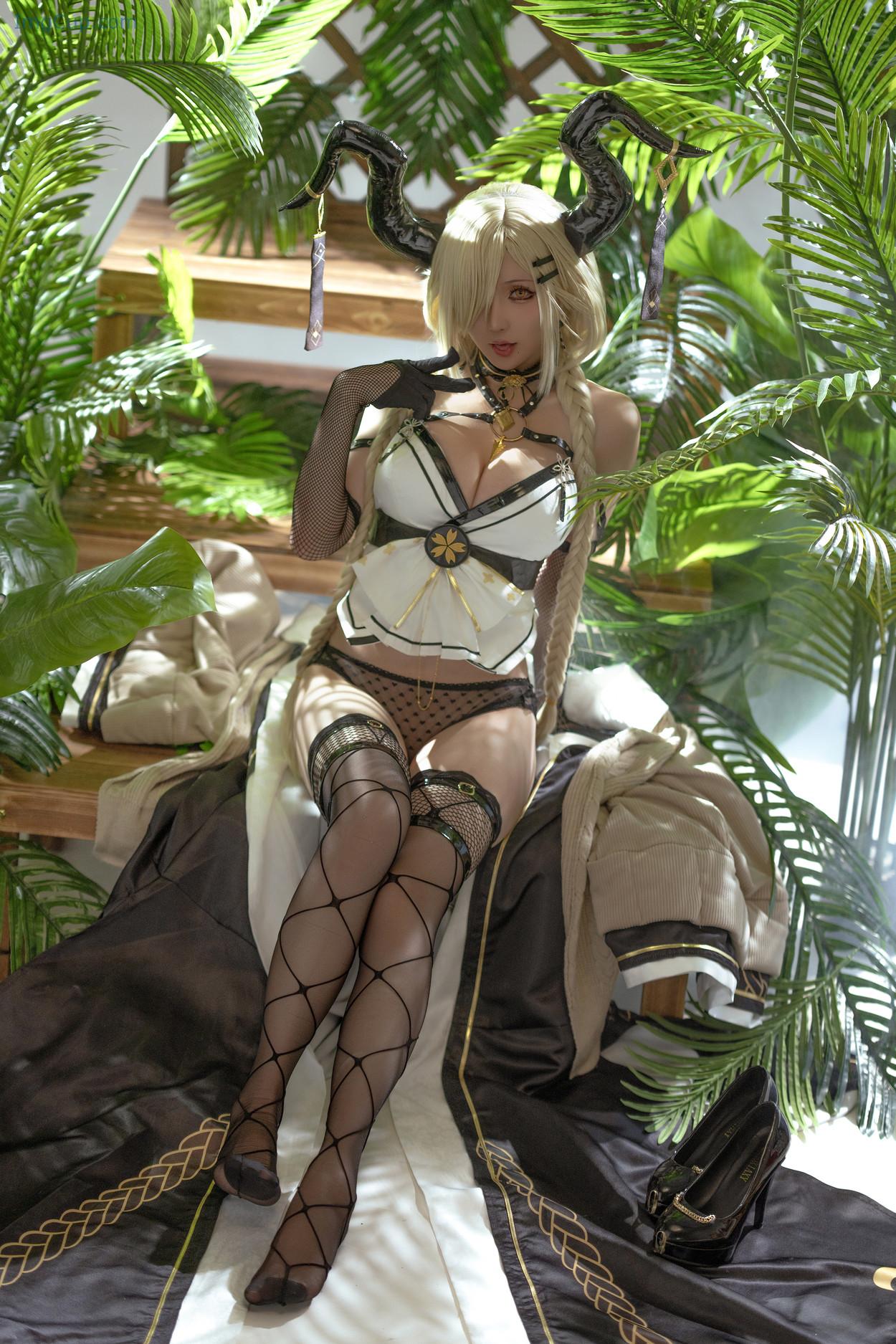 COS02C073_35.jpg COS02C073 35