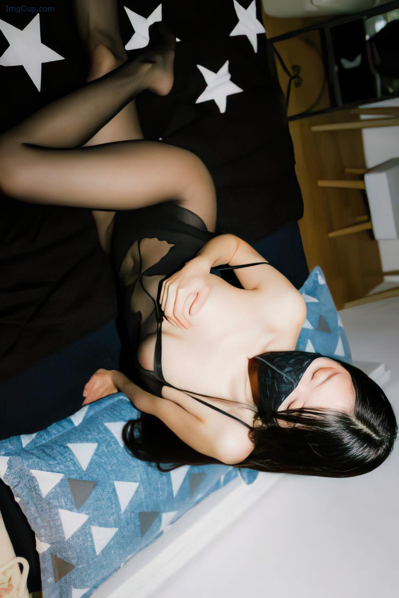 MONABLACK1_2.jpg MONABLACK1 2