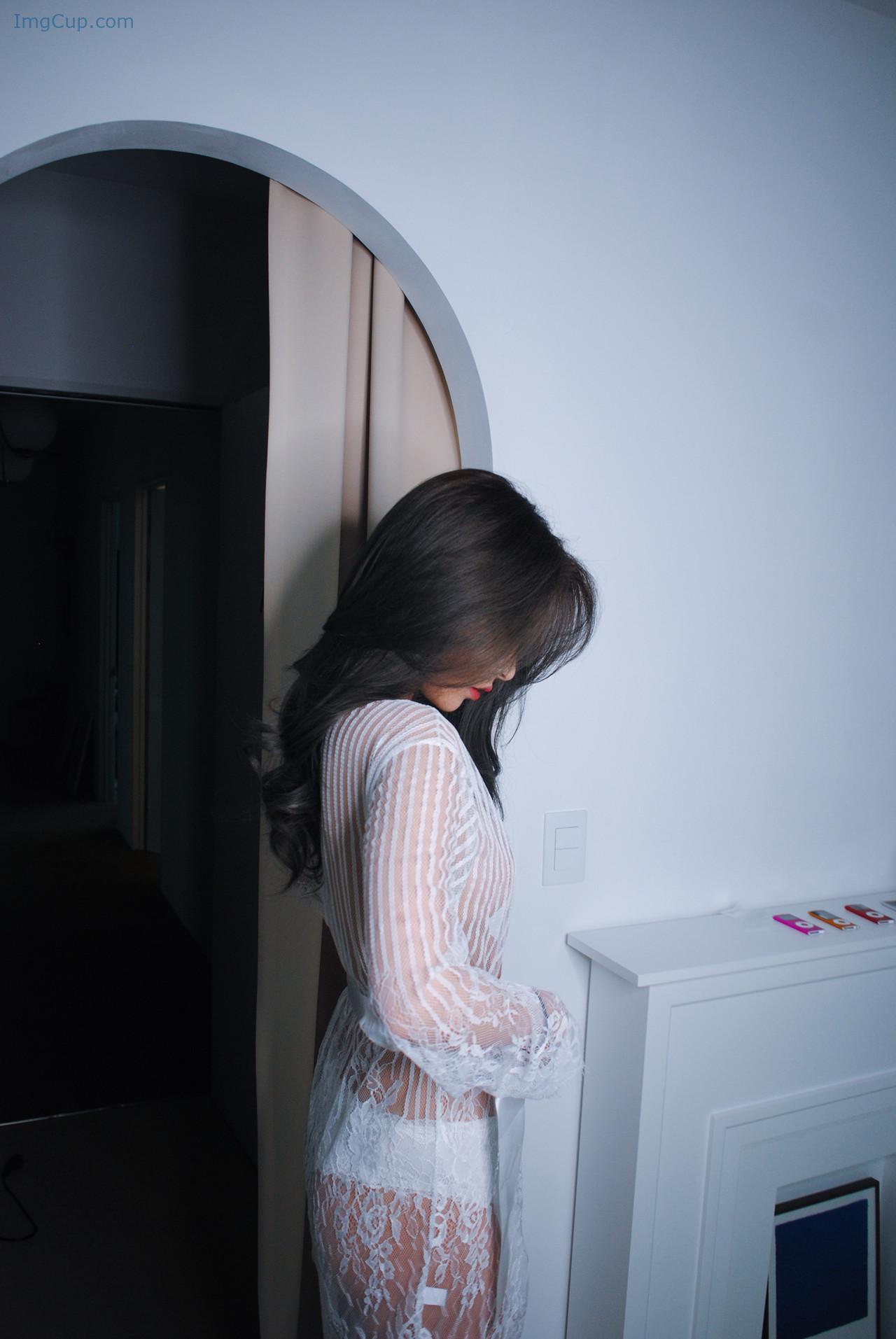 HANNAWHITE_2.jpg HANNAWHITE 2