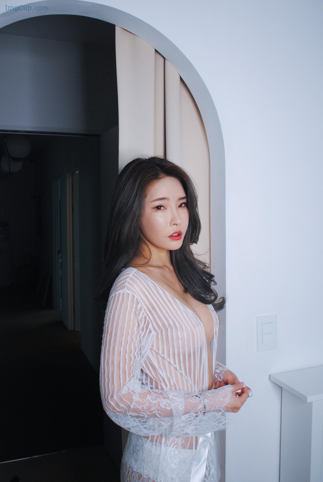 HANNAWHITE_3.jpg HANNAWHITE 3