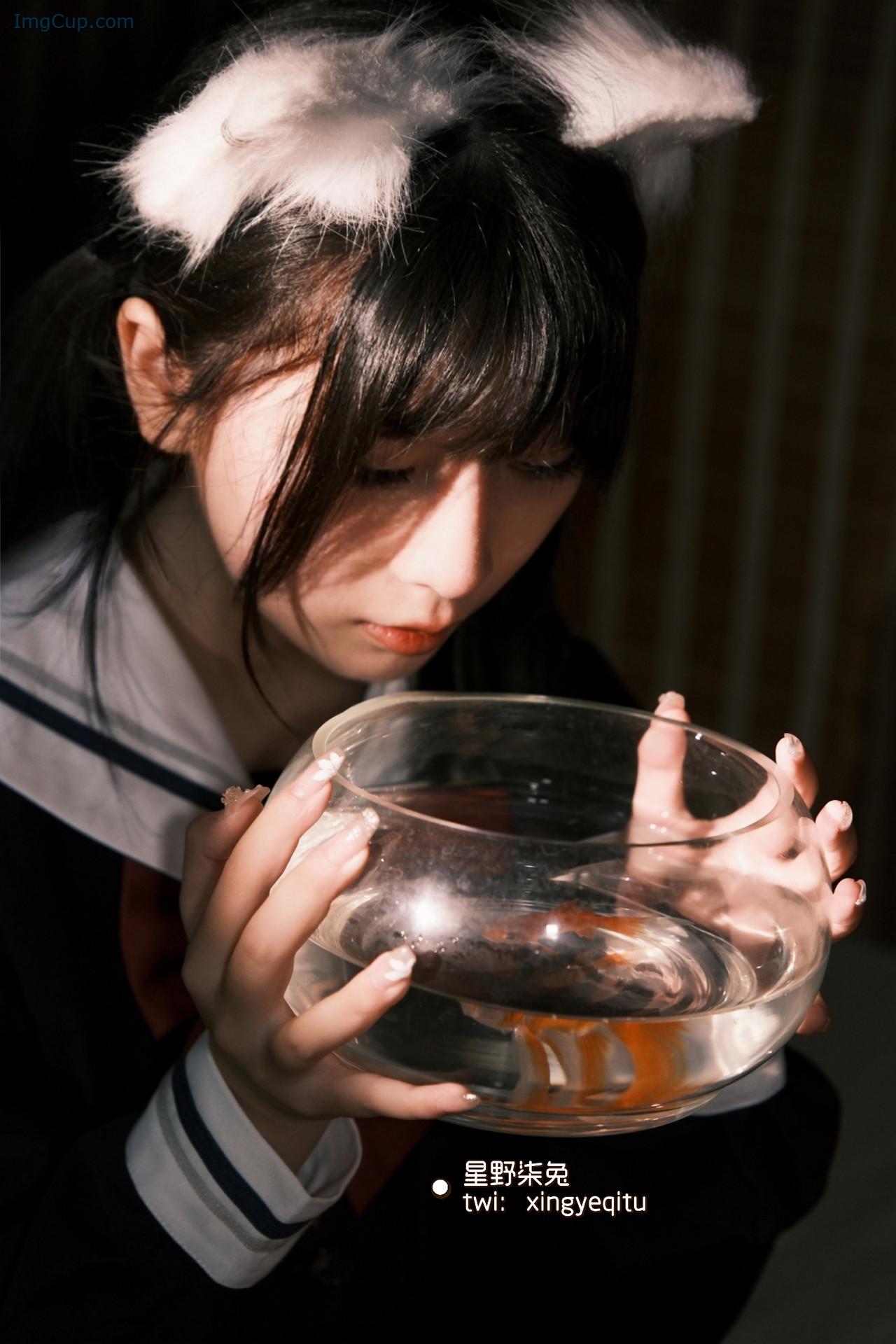 FISHGIRLZ_16.jpg FISHGIRLZ 16