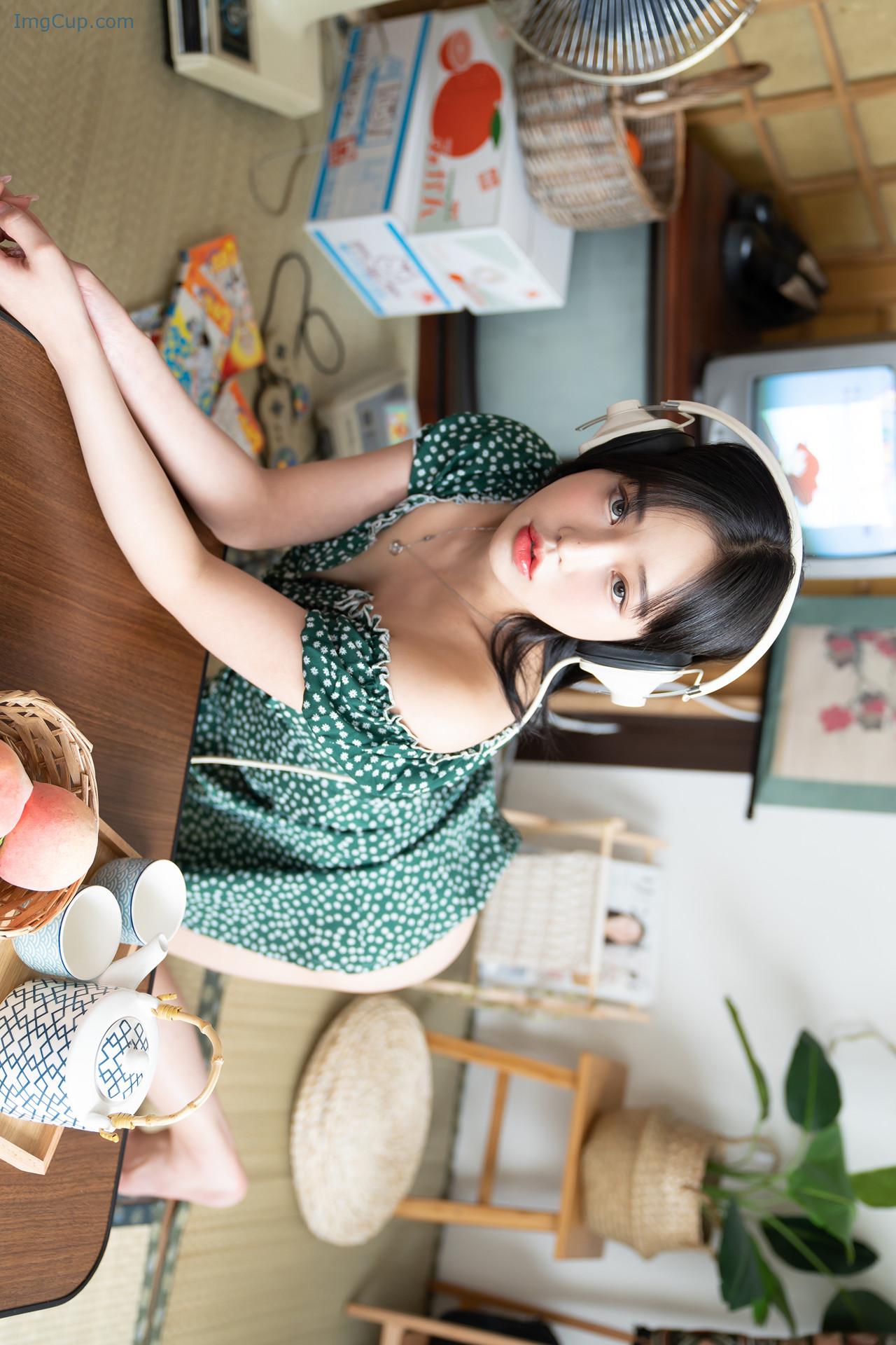 LEEAEHOTVA_2.jpg LEEAEHOTVA 2