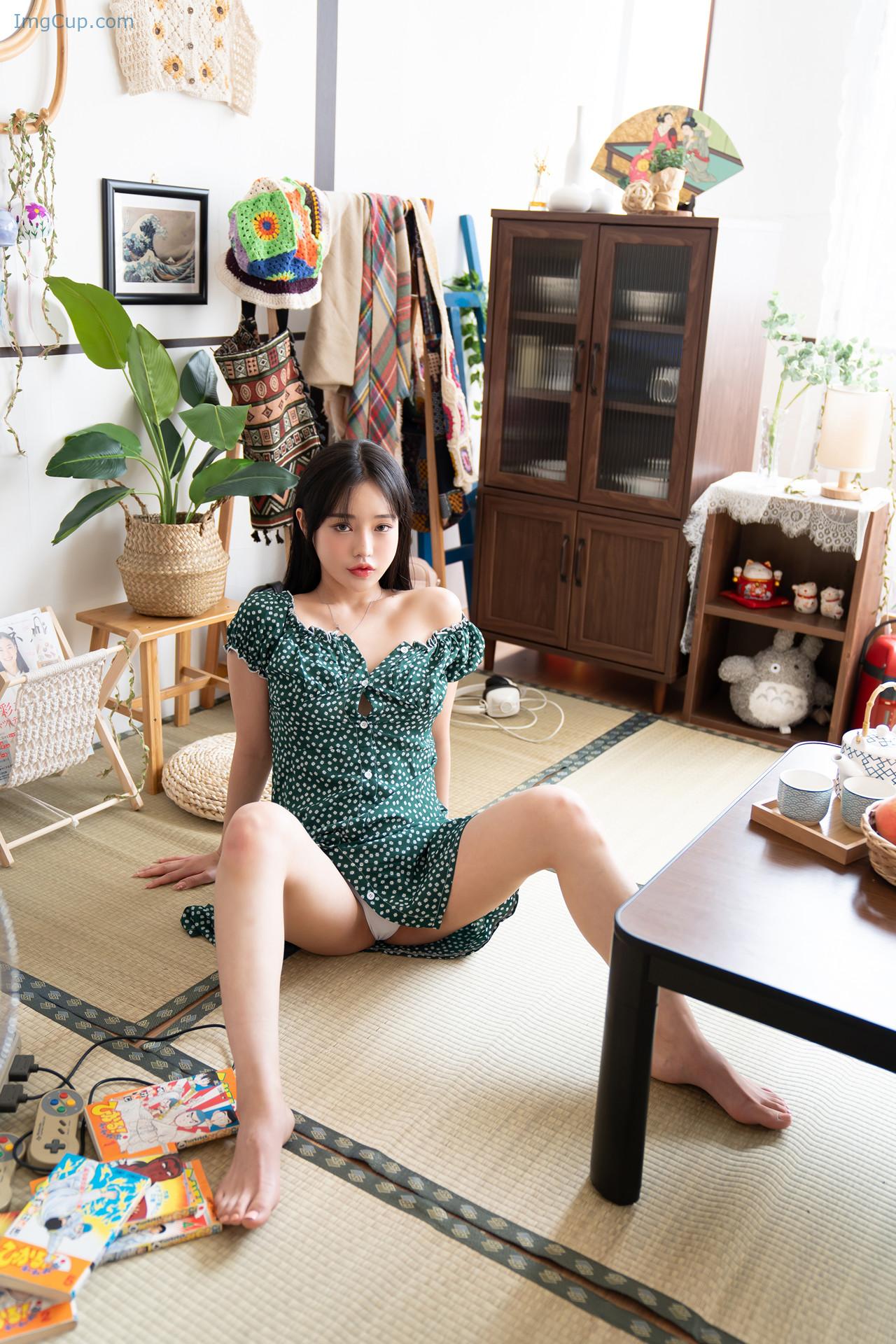 LEEAEHOTVA_4.jpg LEEAEHOTVA 4