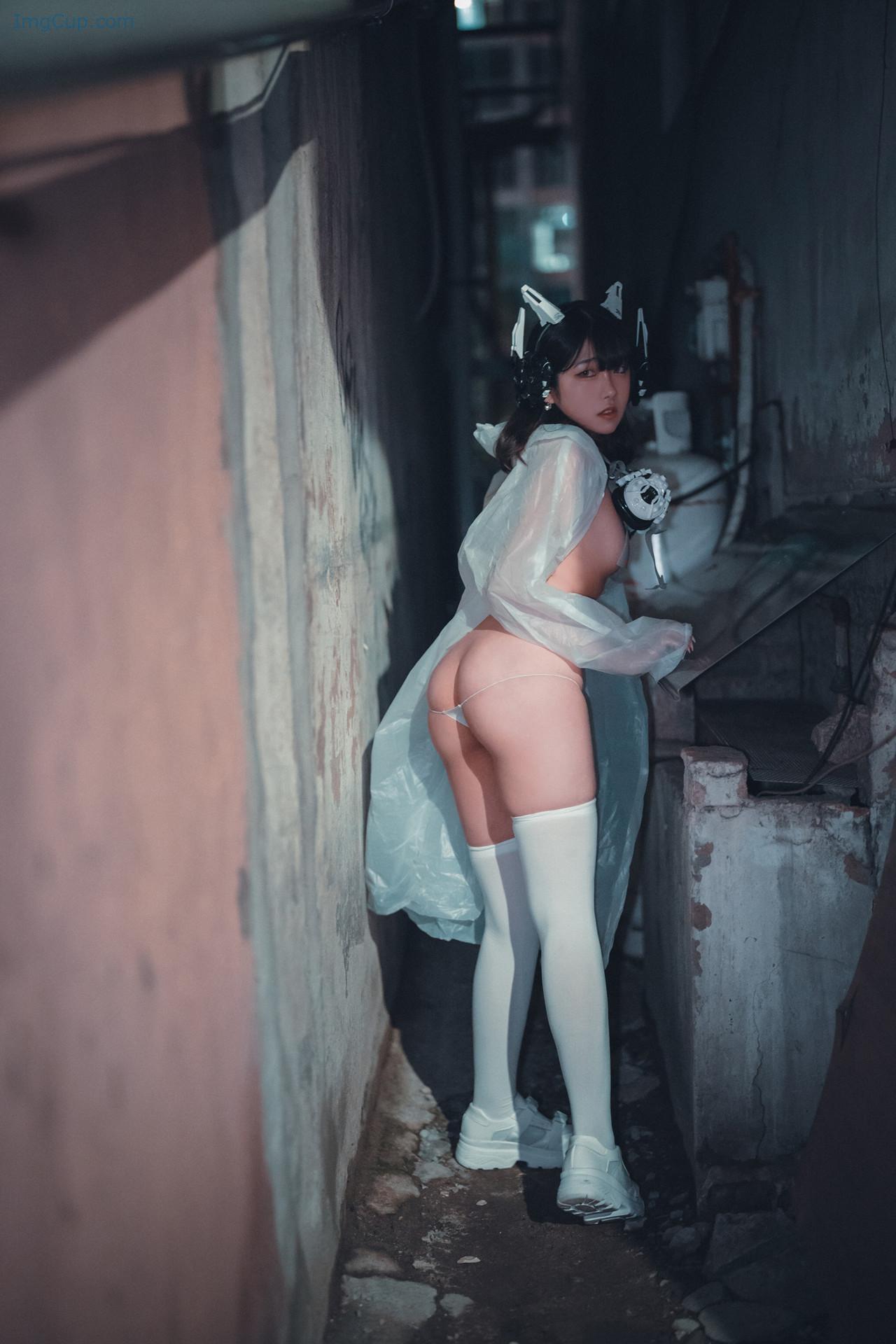 MASKEDRAIN2_32.jpg MASKEDRAIN2 32