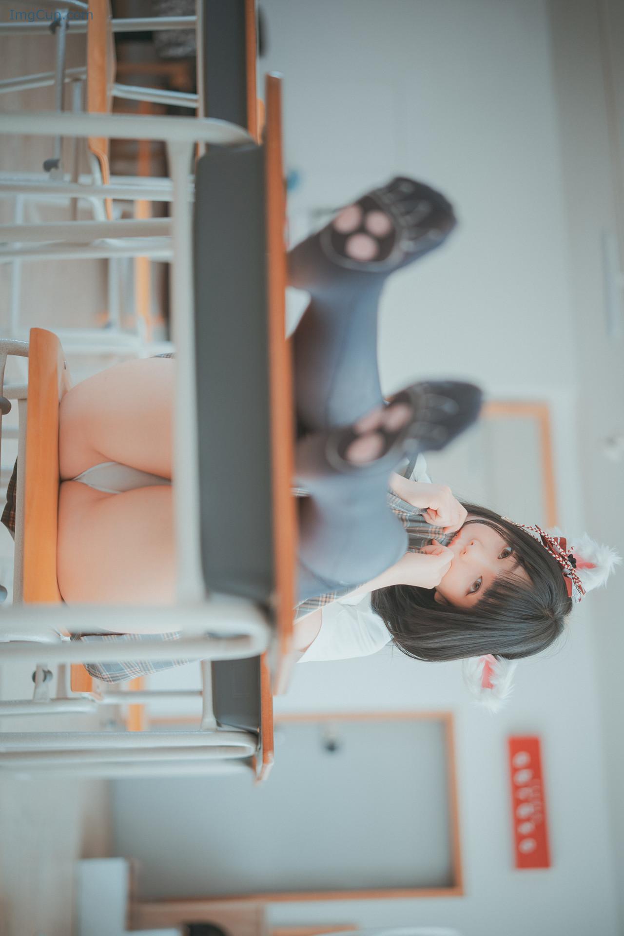 PIANCATGR_8.jpg PIANCATGR 8