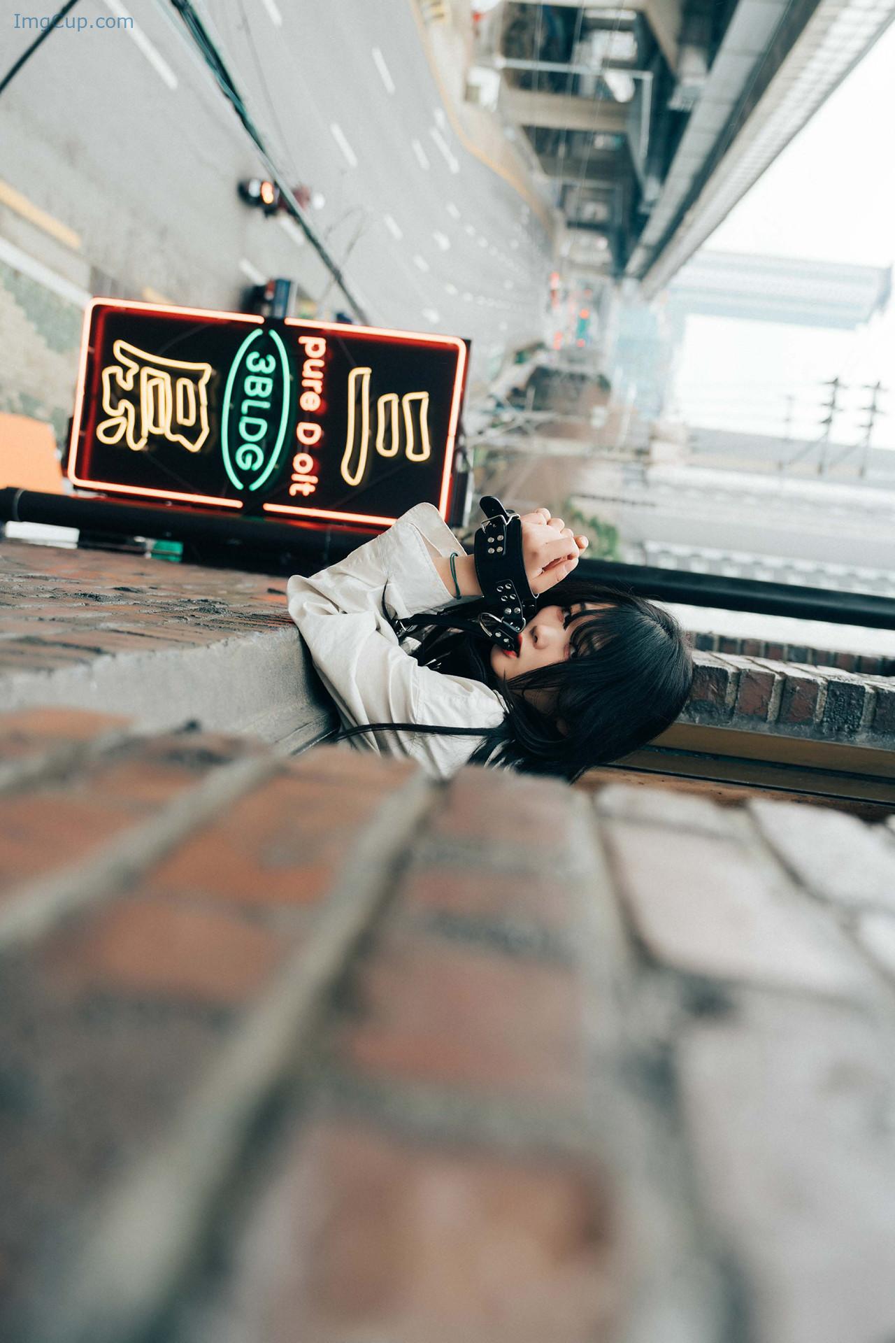 ZIACLOSER1_4.jpg ZIACLOSER1 4