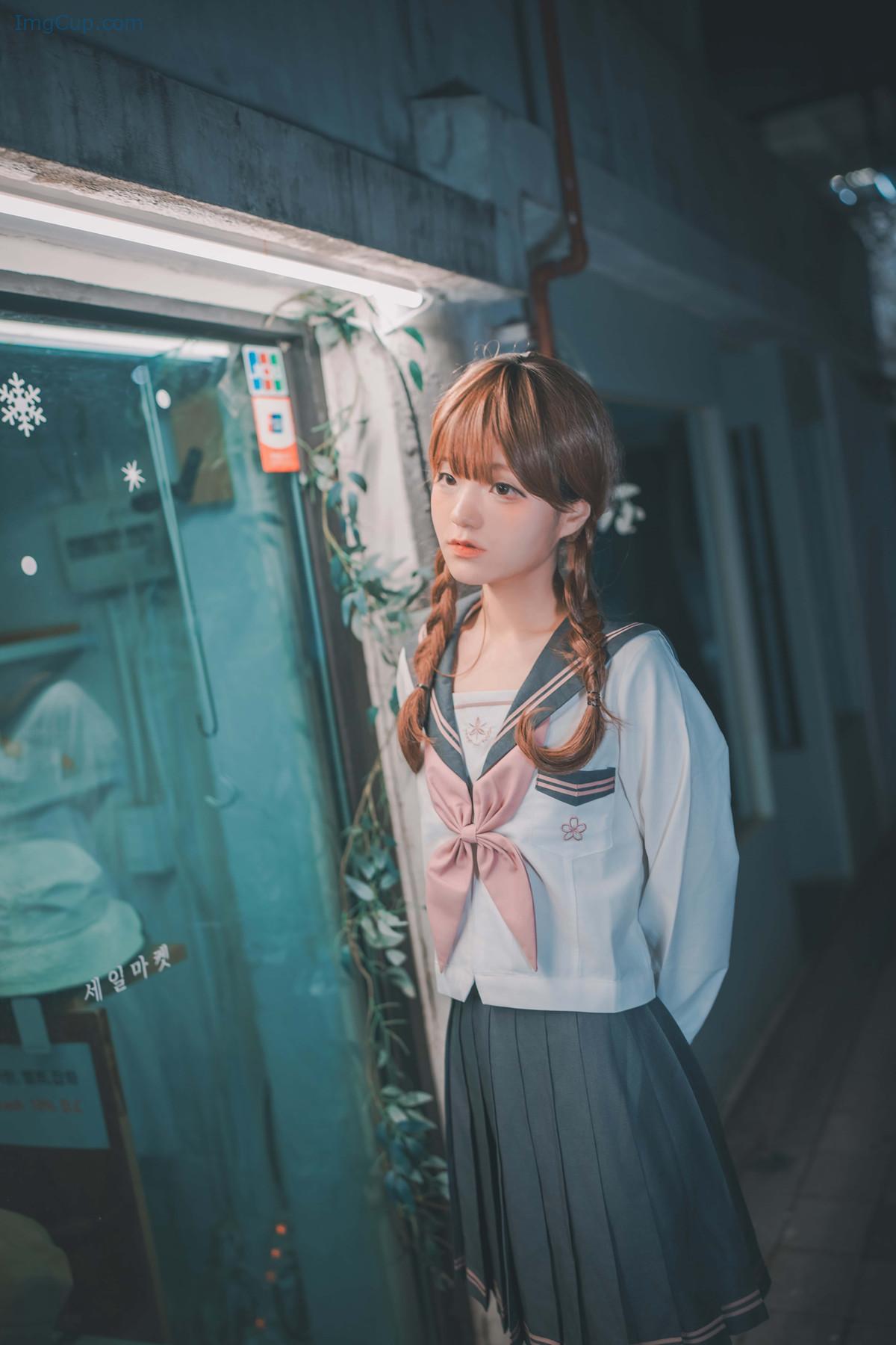 JENNYKURA1_6.jpg JENNYKURA1 6