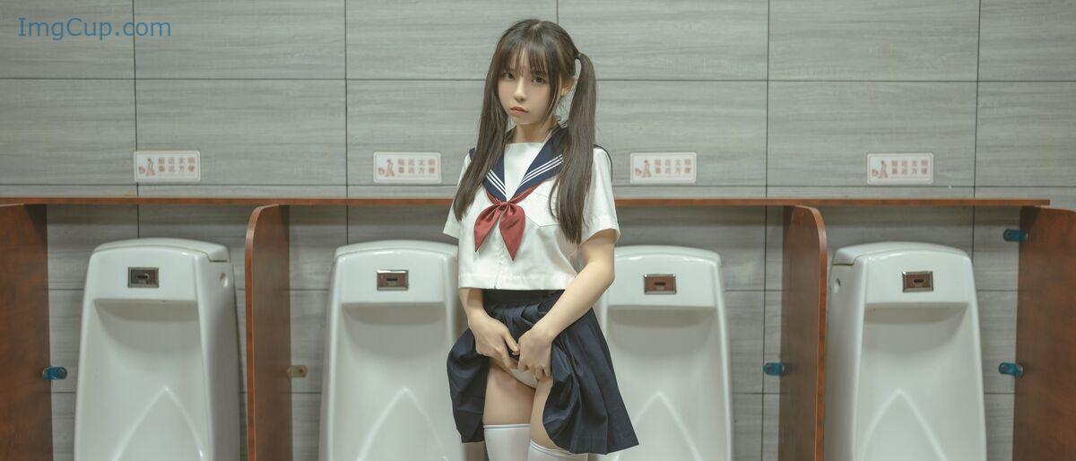 1762469044_768_Coser@六味帝皇酱-–-厕所JK-71P.jpg 1762469044 768 Coser@六味帝皇酱 – 厕所JK 71P