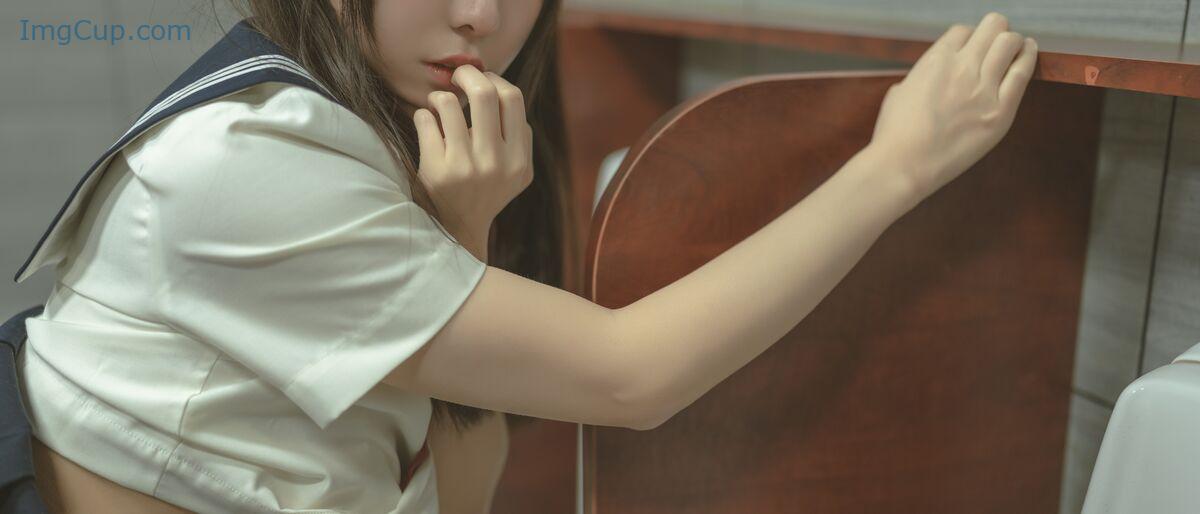 1762469133_386_Coser@六味帝皇酱-–-厕所JK-71P.jpg 1762469133 386 Coser@六味帝皇酱 – 厕所JK 71P