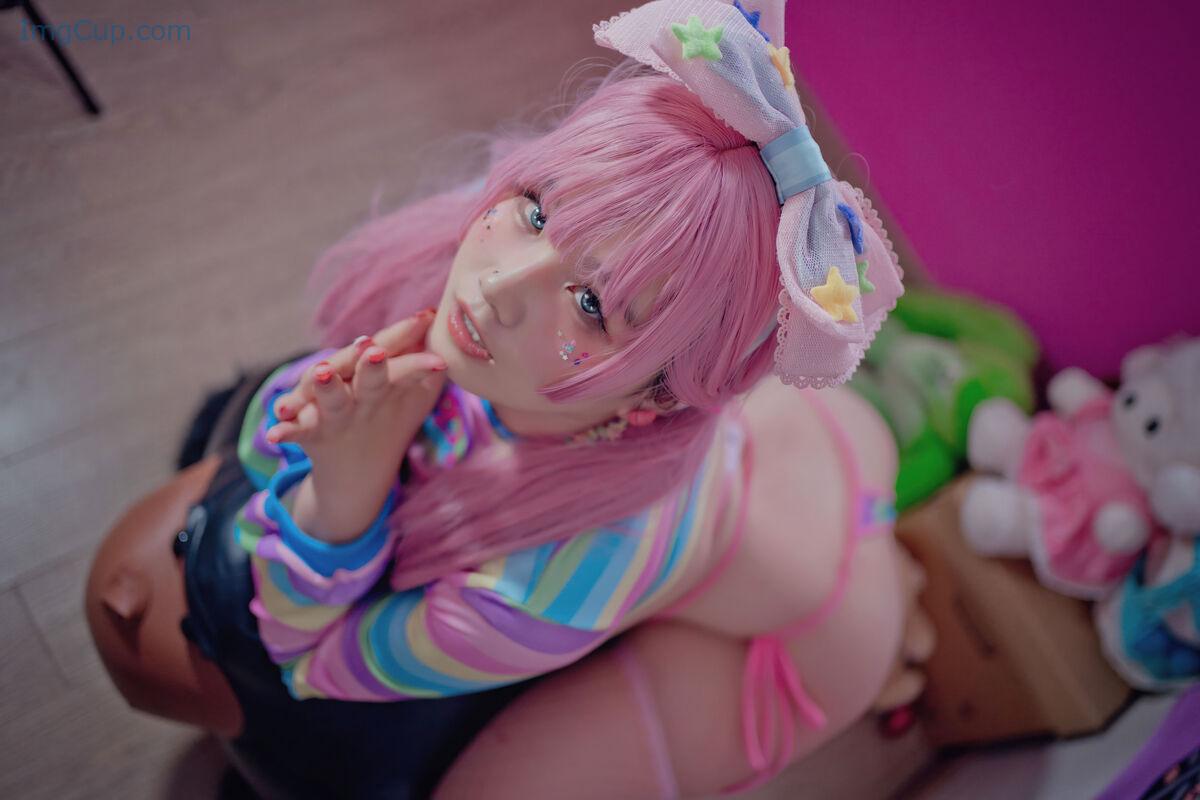 1762920783_933_Coser@阿半今天很开心-–-粉色双马尾-43P.jpg 1762920783 933 Coser@阿半今天很开心 – 粉色双马尾 43P