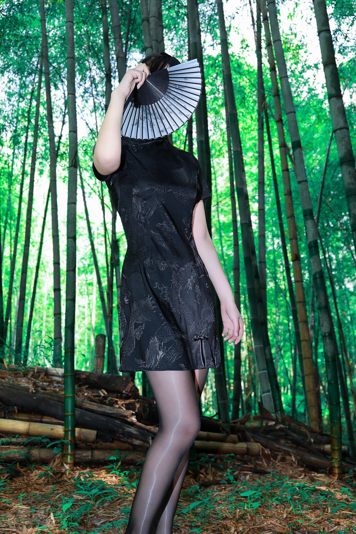 1763524771_375_Li-Jia-李佳-–-黑旗袍森林-57P.jpg 1763524771 375 Li Jia 李佳 – 黑旗袍森林 57P