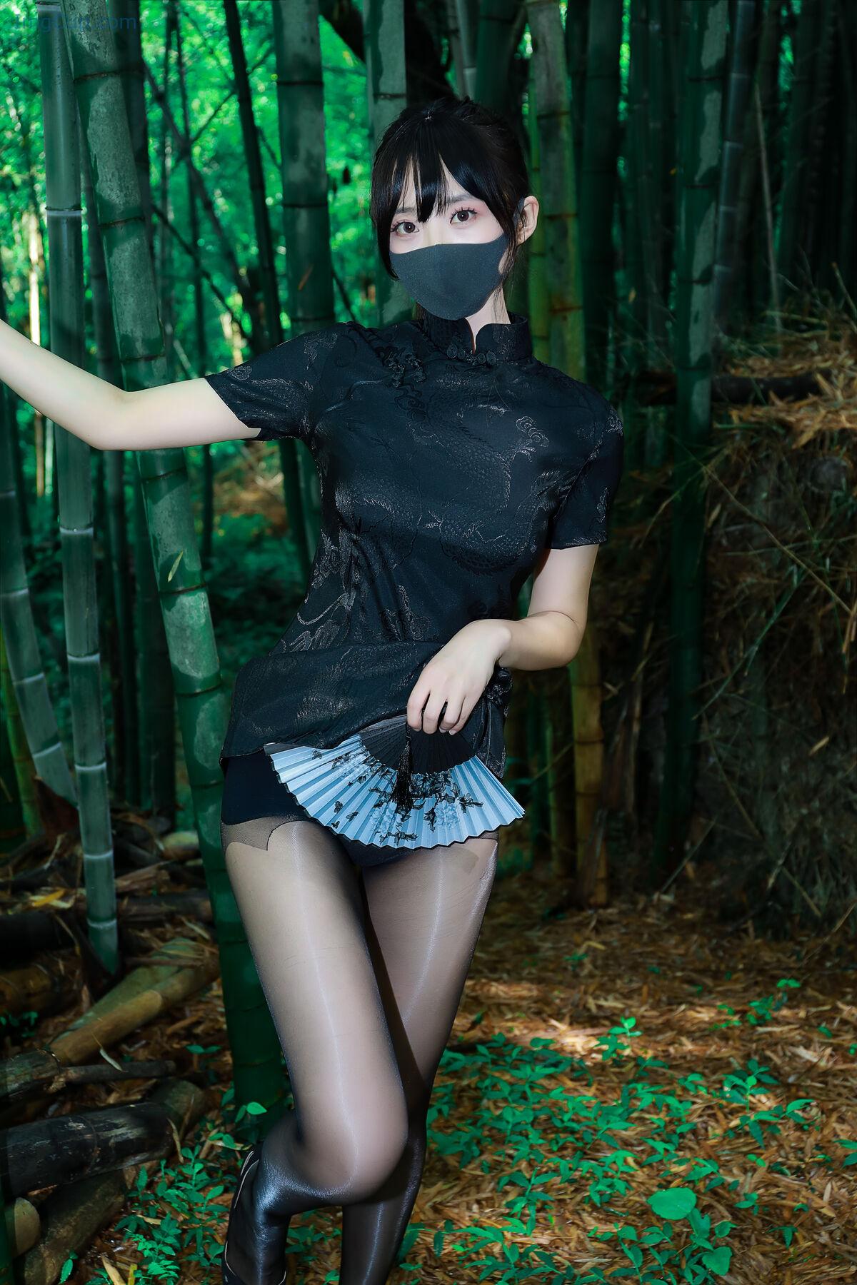 1763524783_485_Li-Jia-李佳-–-黑旗袍森林-57P.jpg 1763524783 485 Li Jia 李佳 – 黑旗袍森林 57P