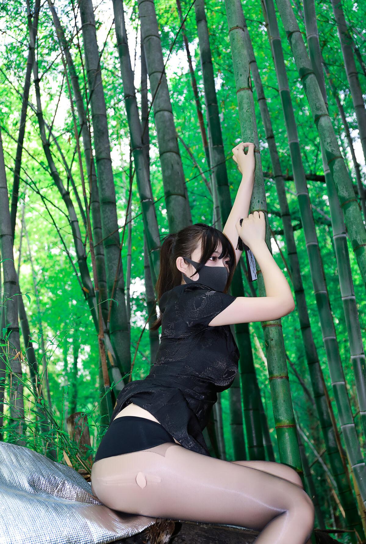 1763524790_572_Li-Jia-李佳-–-黑旗袍森林-57P.jpg 1763524790 572 Li Jia 李佳 – 黑旗袍森林 57P