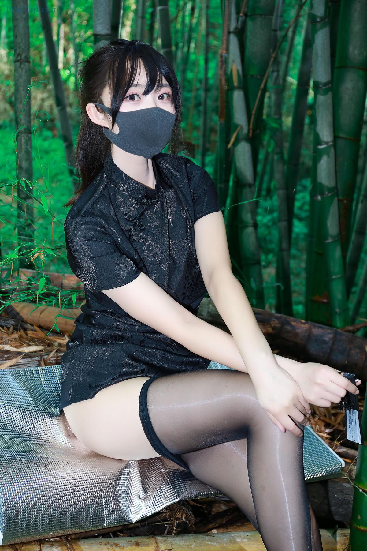 1763524797_953_Li-Jia-李佳-–-黑旗袍森林-57P.jpg 1763524797 953 Li Jia 李佳 – 黑旗袍森林 57P